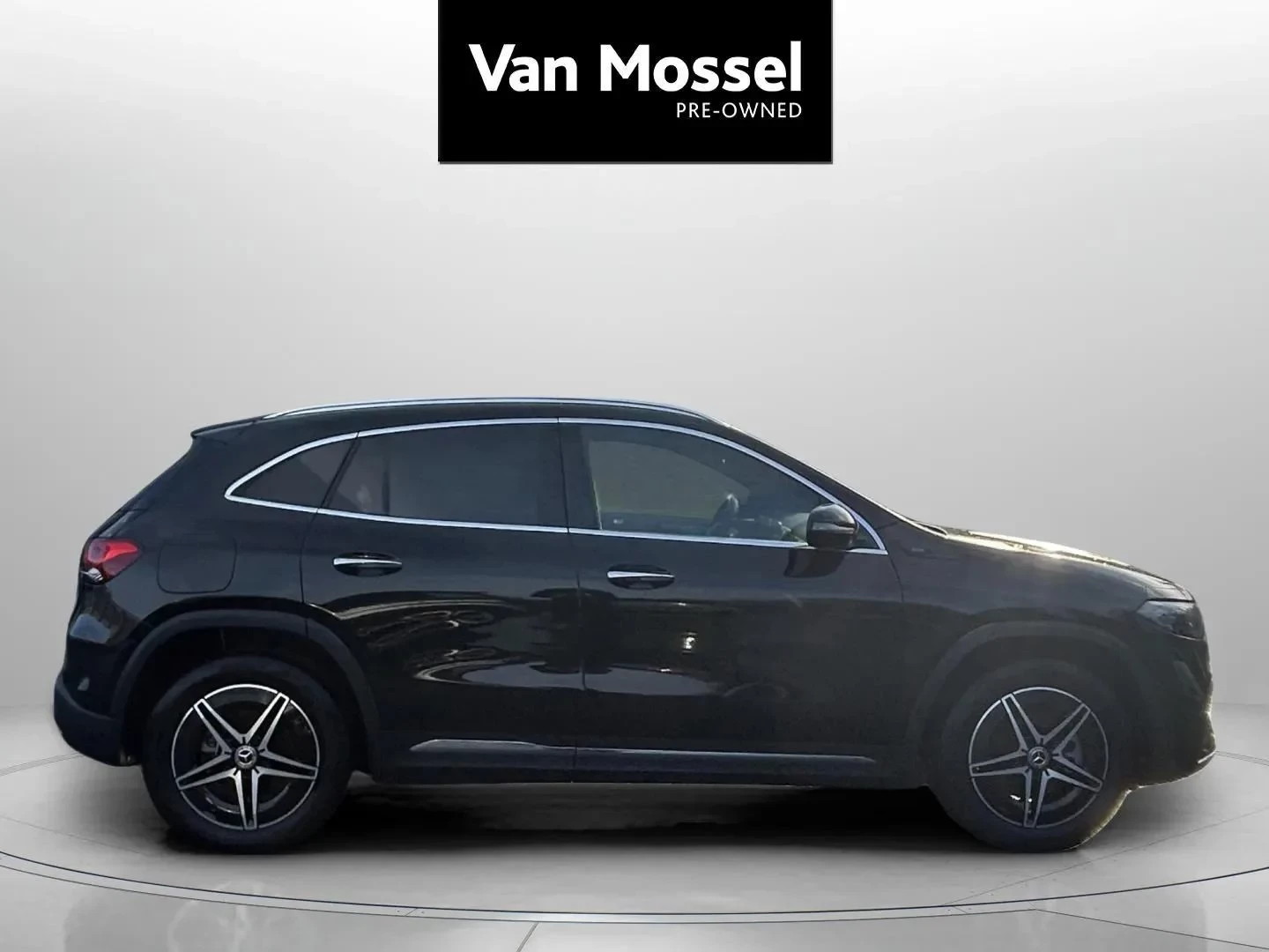 Mercedes-Benz-EQA-image-3