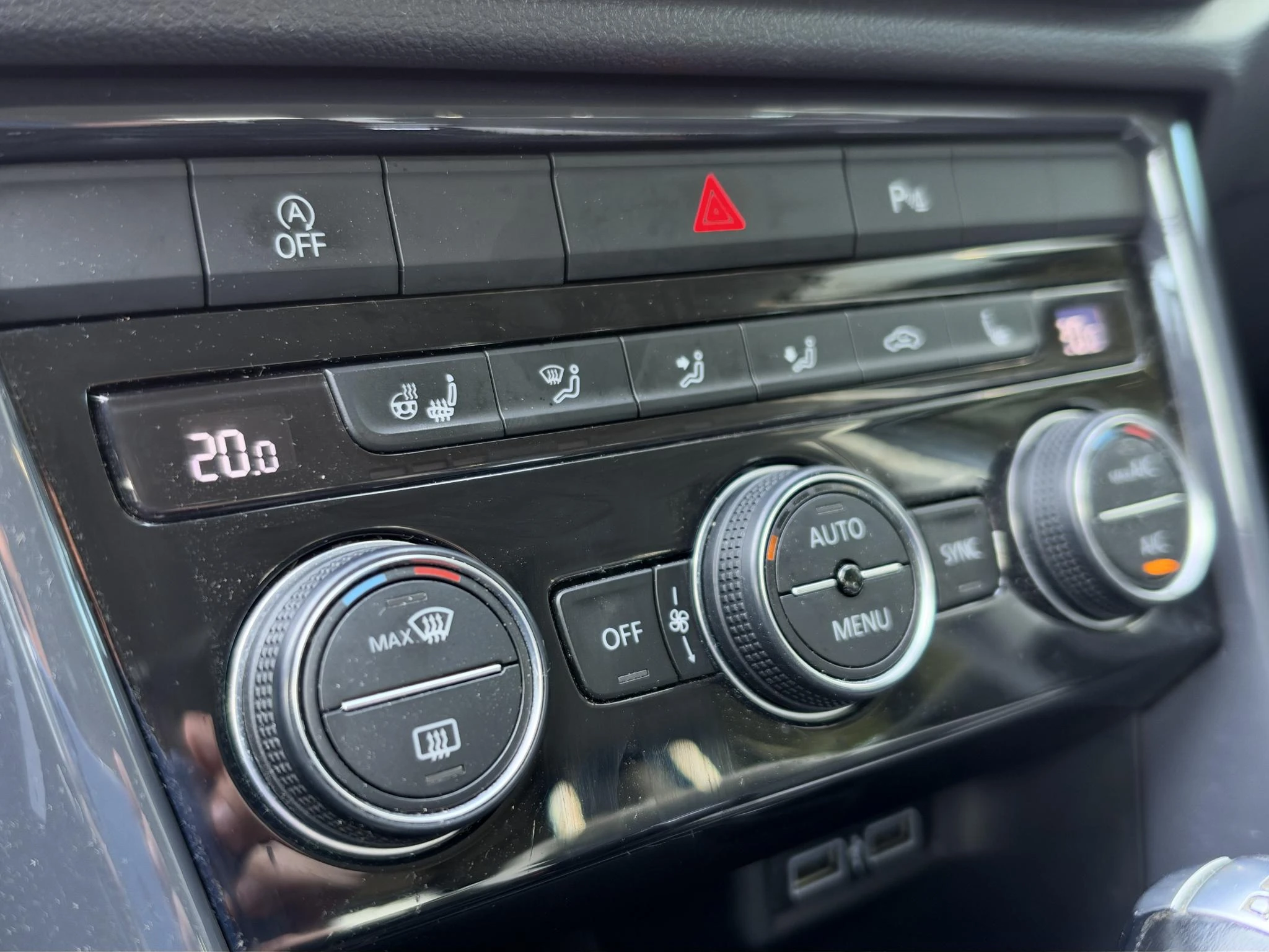 Volkswagen-T-Roc-image-8