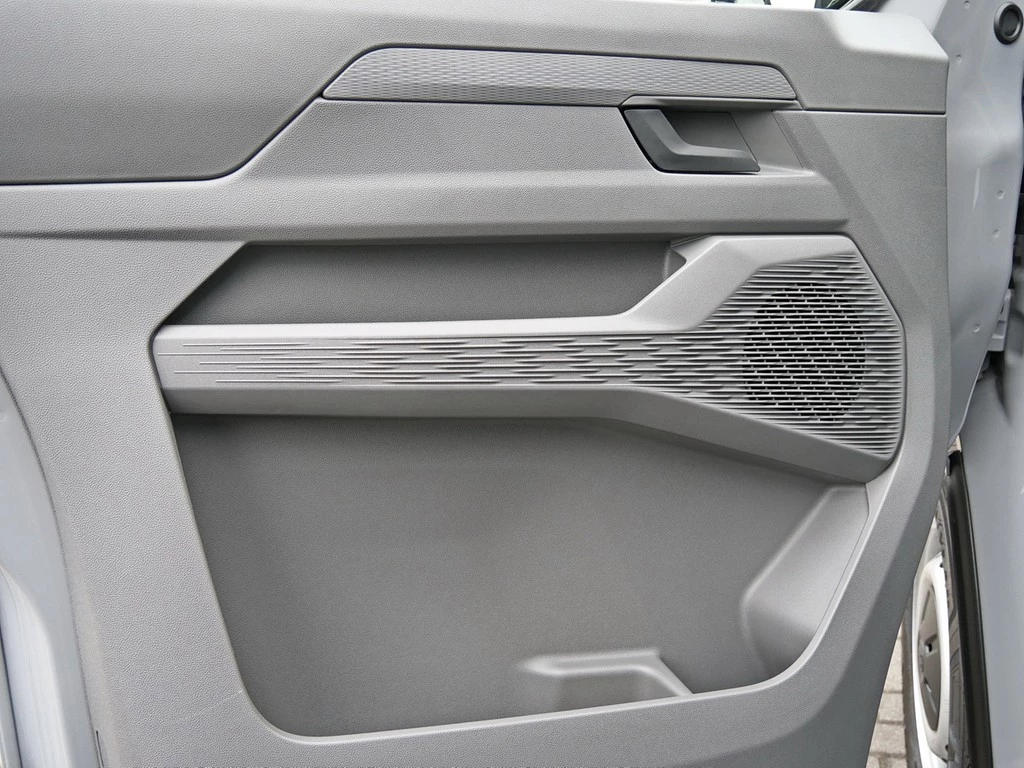 Volkswagen-Transporter-image-15