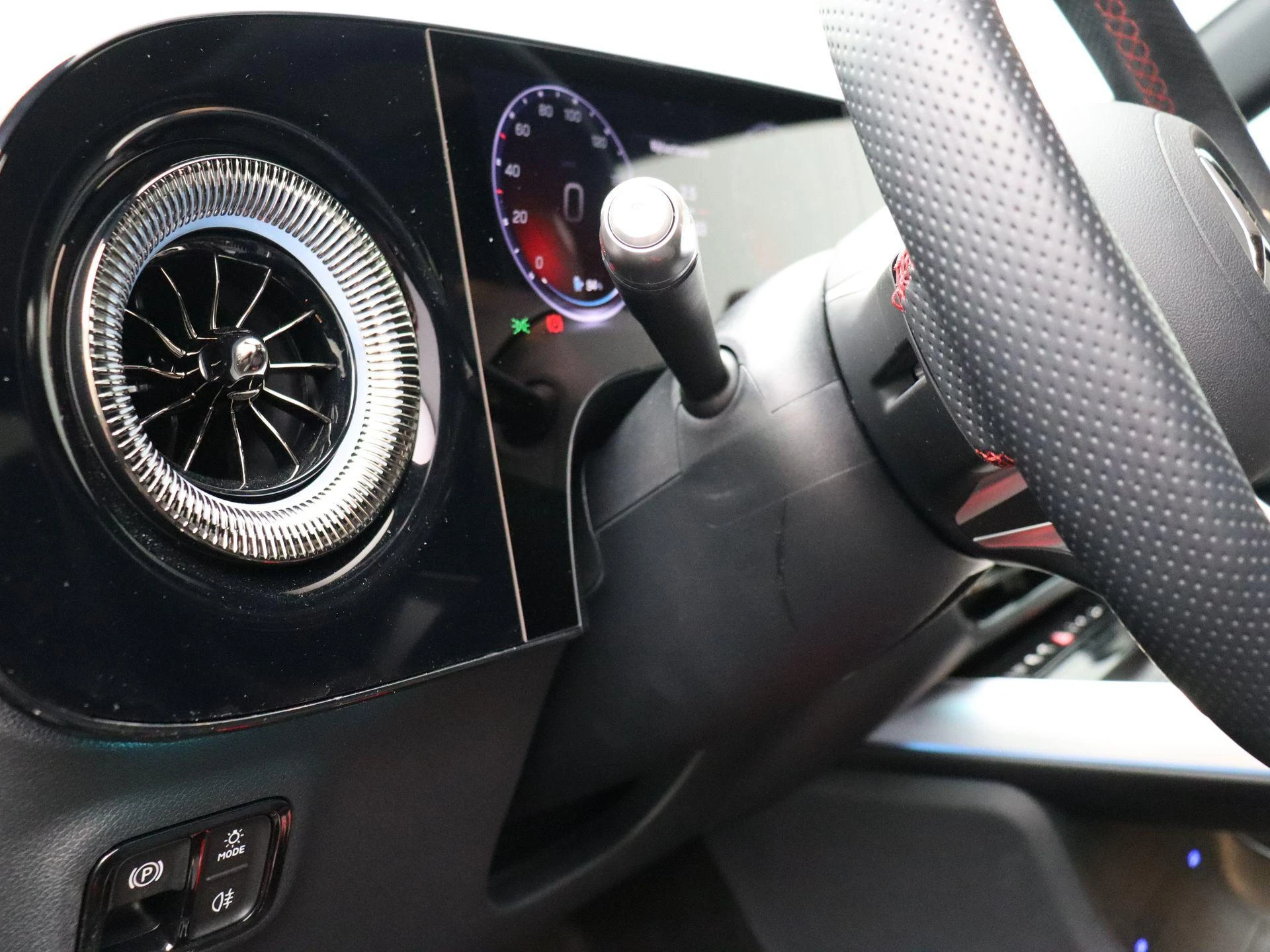 Mercedes-Benz-CLA-image-10