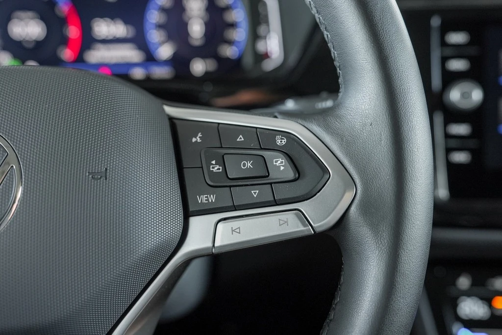Volkswagen-Touran-image-15