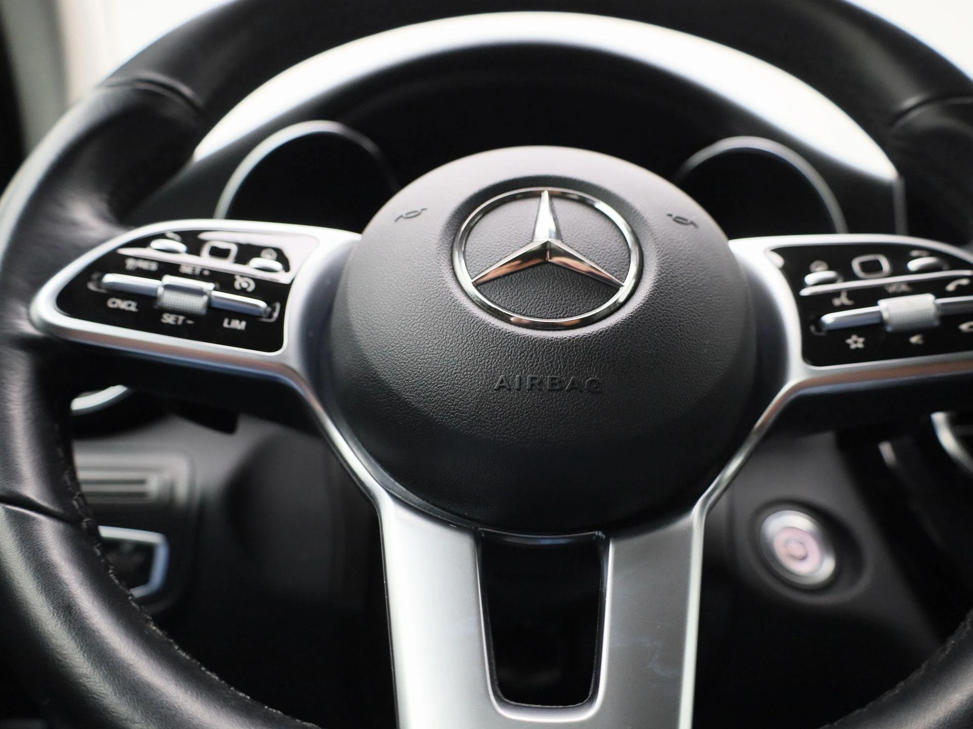 Mercedes-Benz-GLC-image-26
