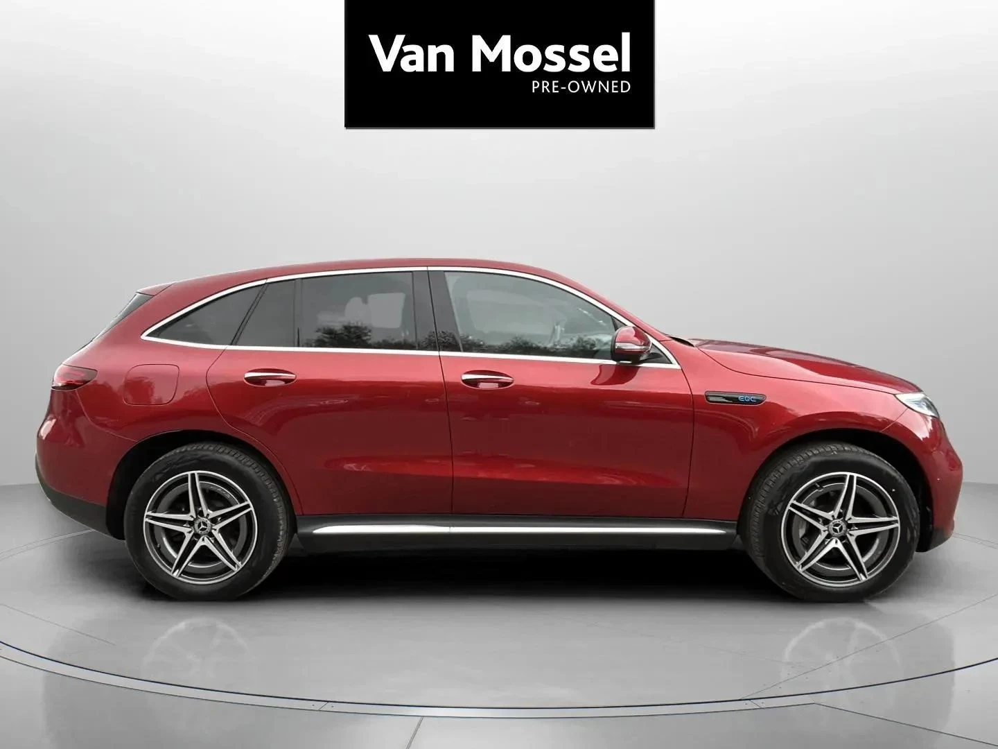 Mercedes-Benz-EQC-image-3