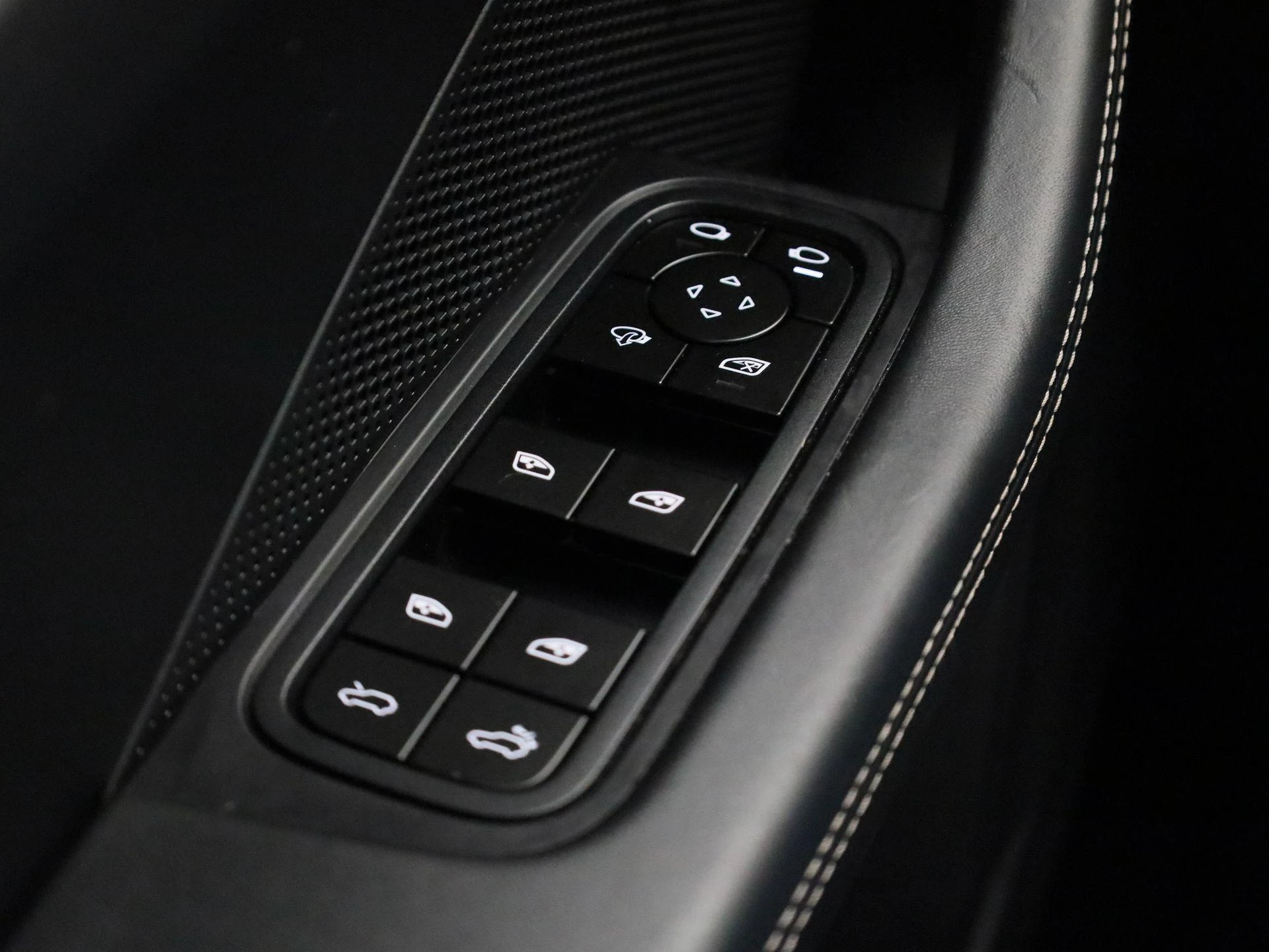 Porsche-Macan-image-40