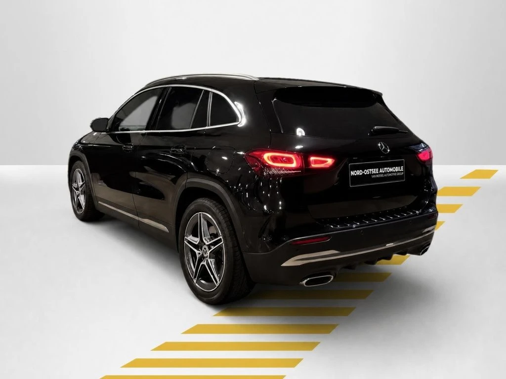 Mercedes-Benz-GLA 250-image-12