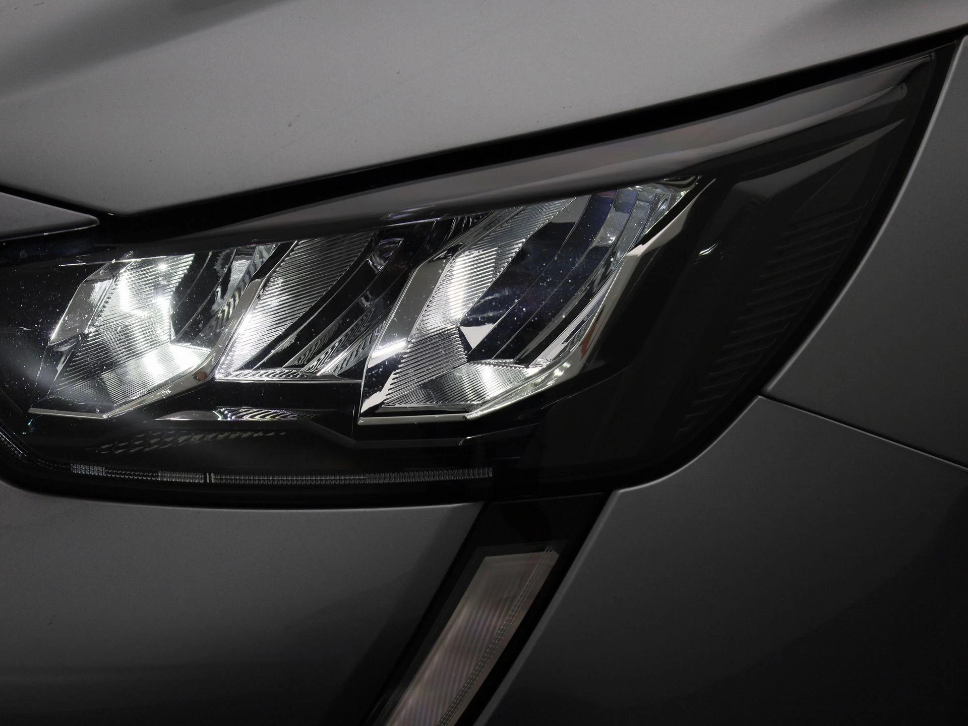 Peugeot-208-image-12