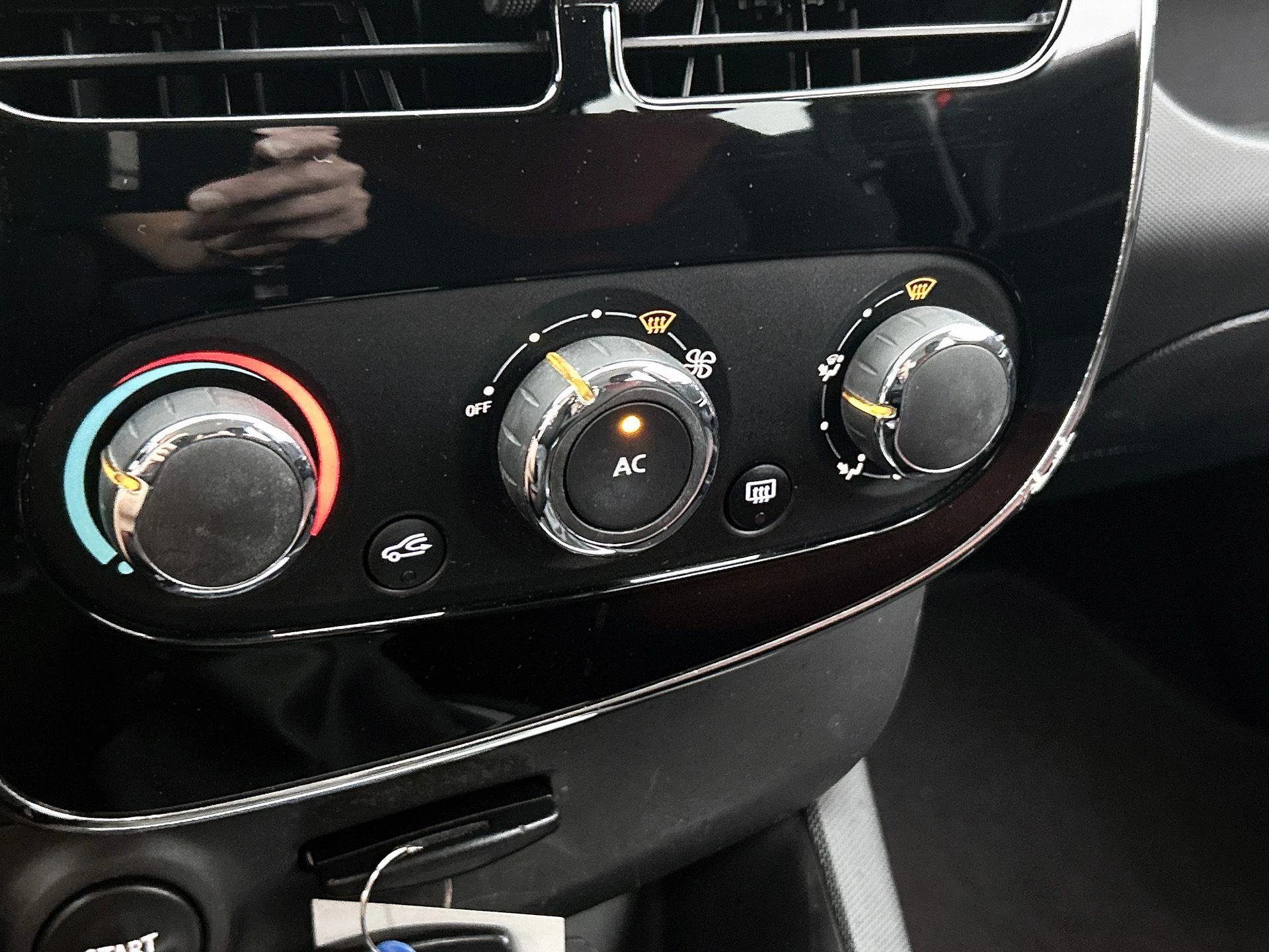 Renault-Clio-image-23
