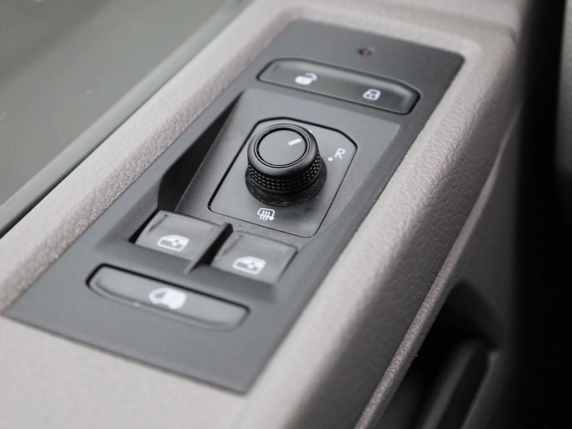 Volkswagen-Transporter-image-27