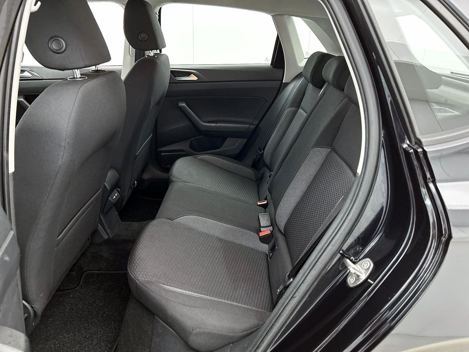 Volkswagen-Polo-image-17
