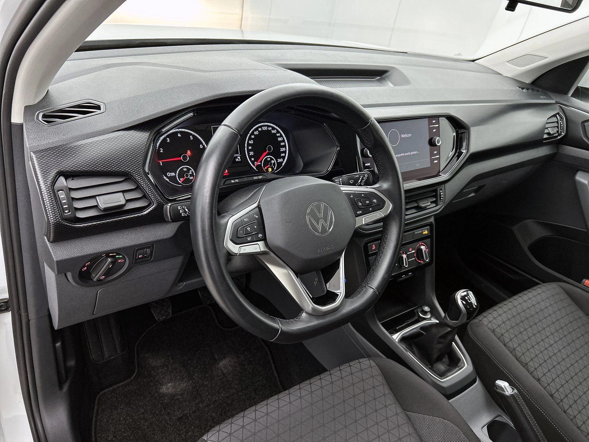 Volkswagen-T-Cross-image-16