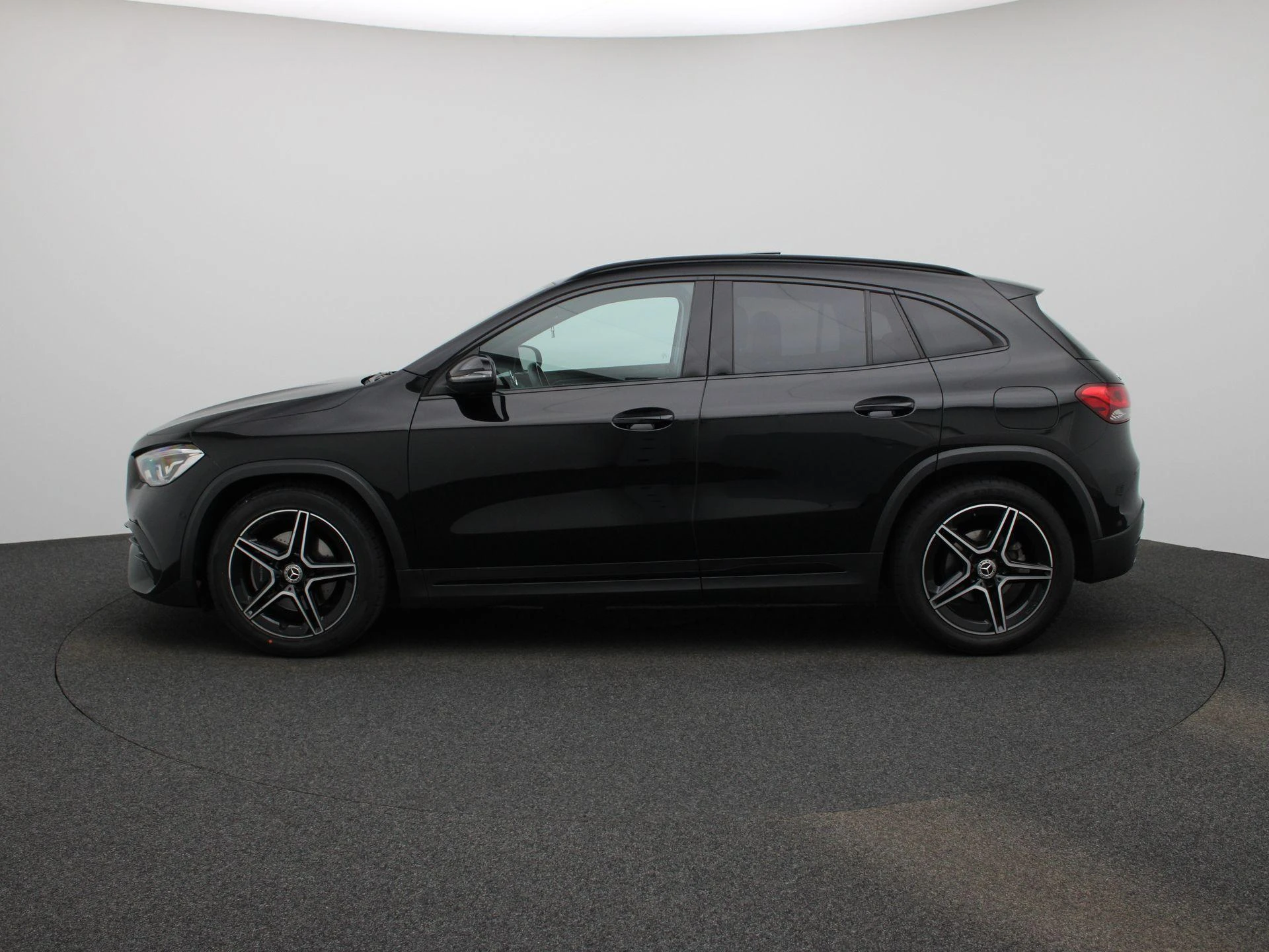 Mercedes-Benz-GLA-image-3