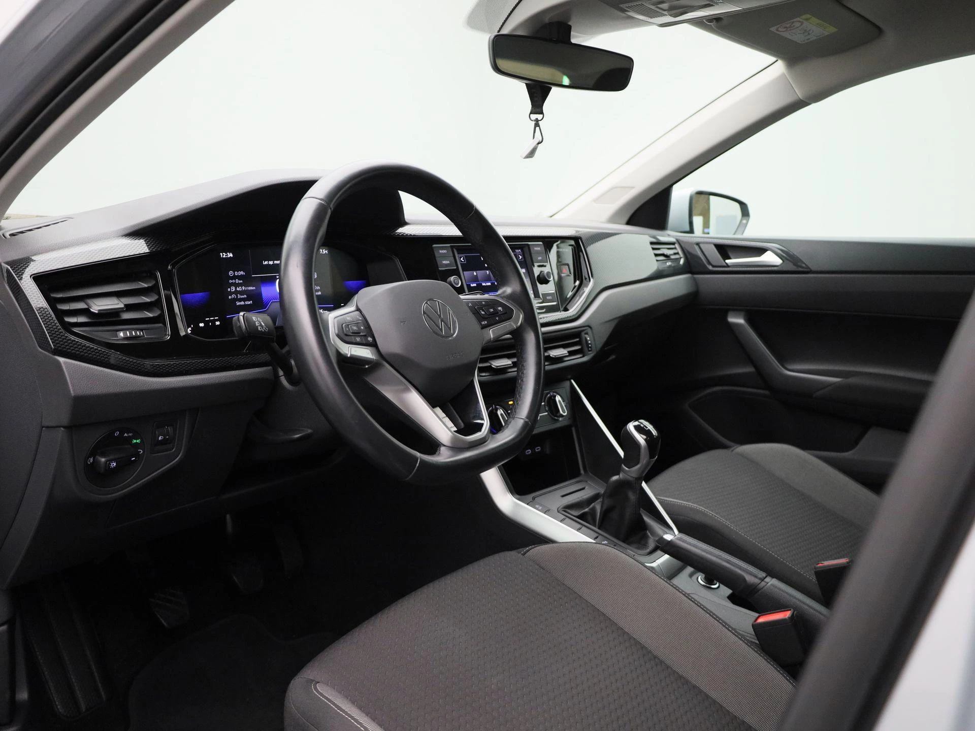 Volkswagen-Polo-image-24