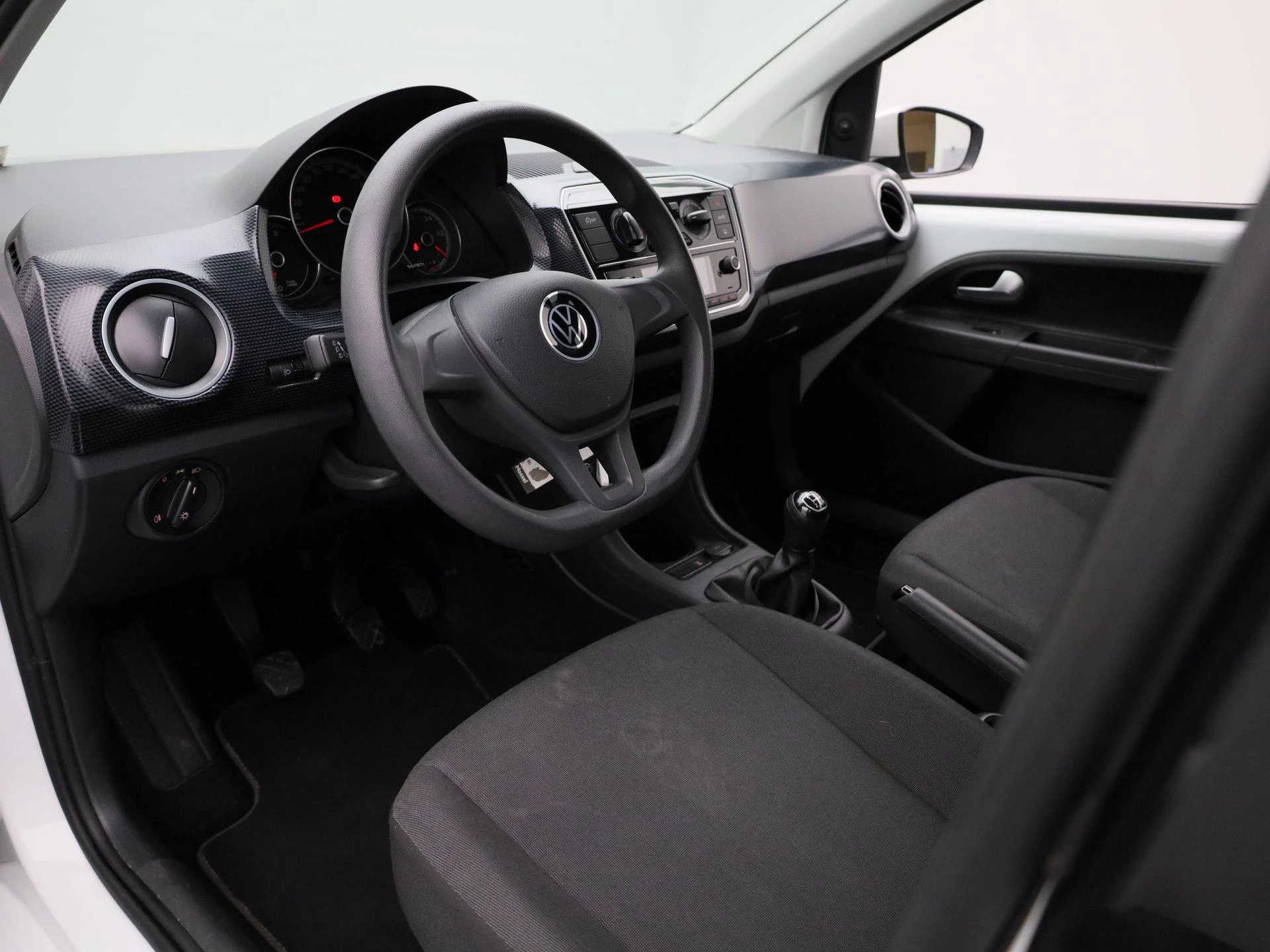 Volkswagen-up!-image-13
