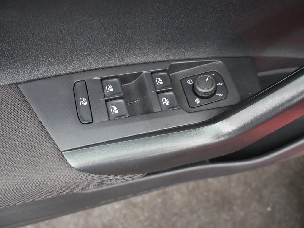 Volkswagen Taigo Taigo 1.0TSI 95PK Life *APP CONNECT*ADAPTIVE CRUISE*DIGITAL DASHBOARD*BLTH*...