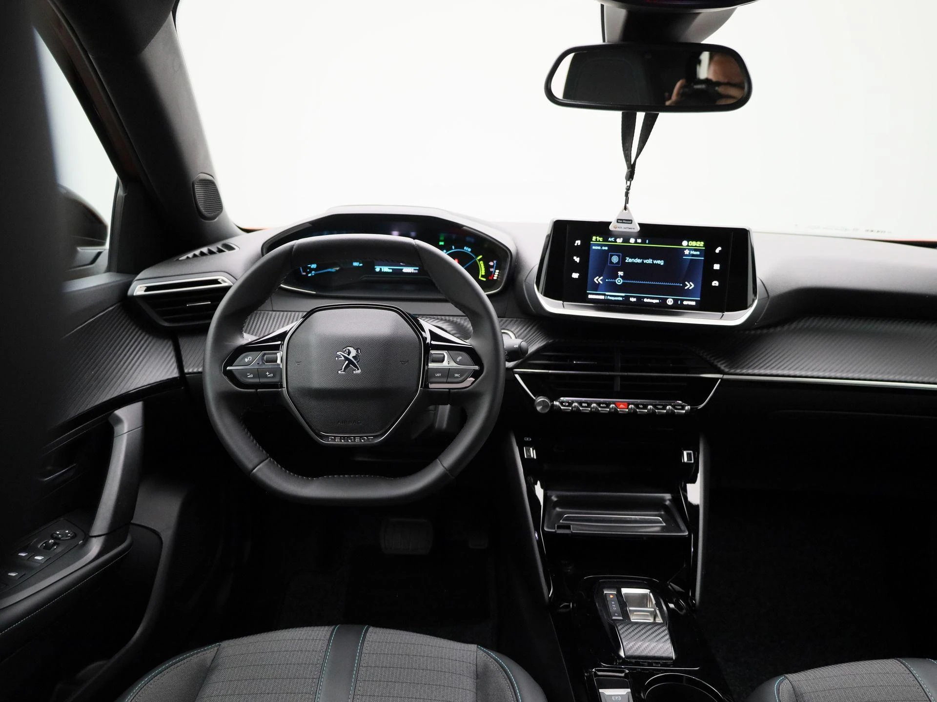 Peugeot e-2008 - 7