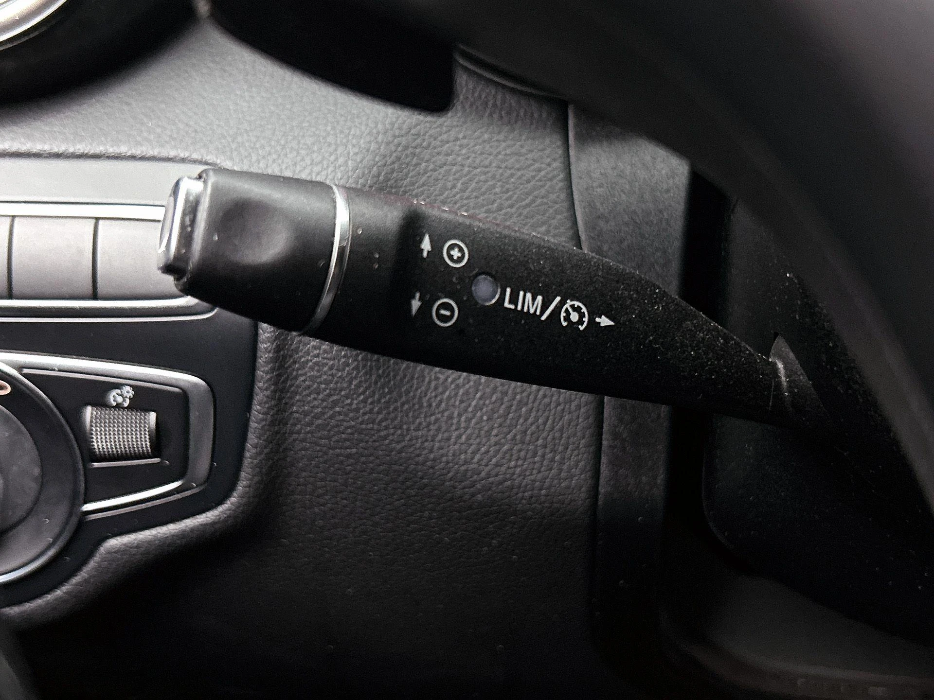 Mercedes-Benz-C-Klasse-image-5