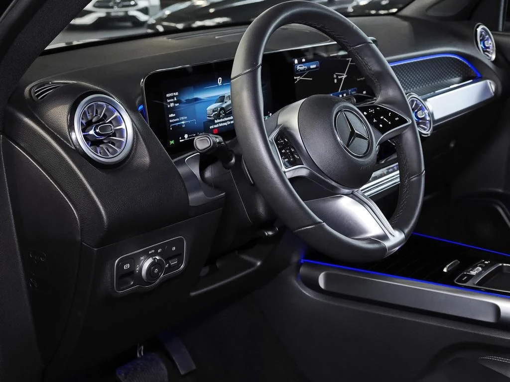 Mercedes-Benz-GLB 200 d-image-9