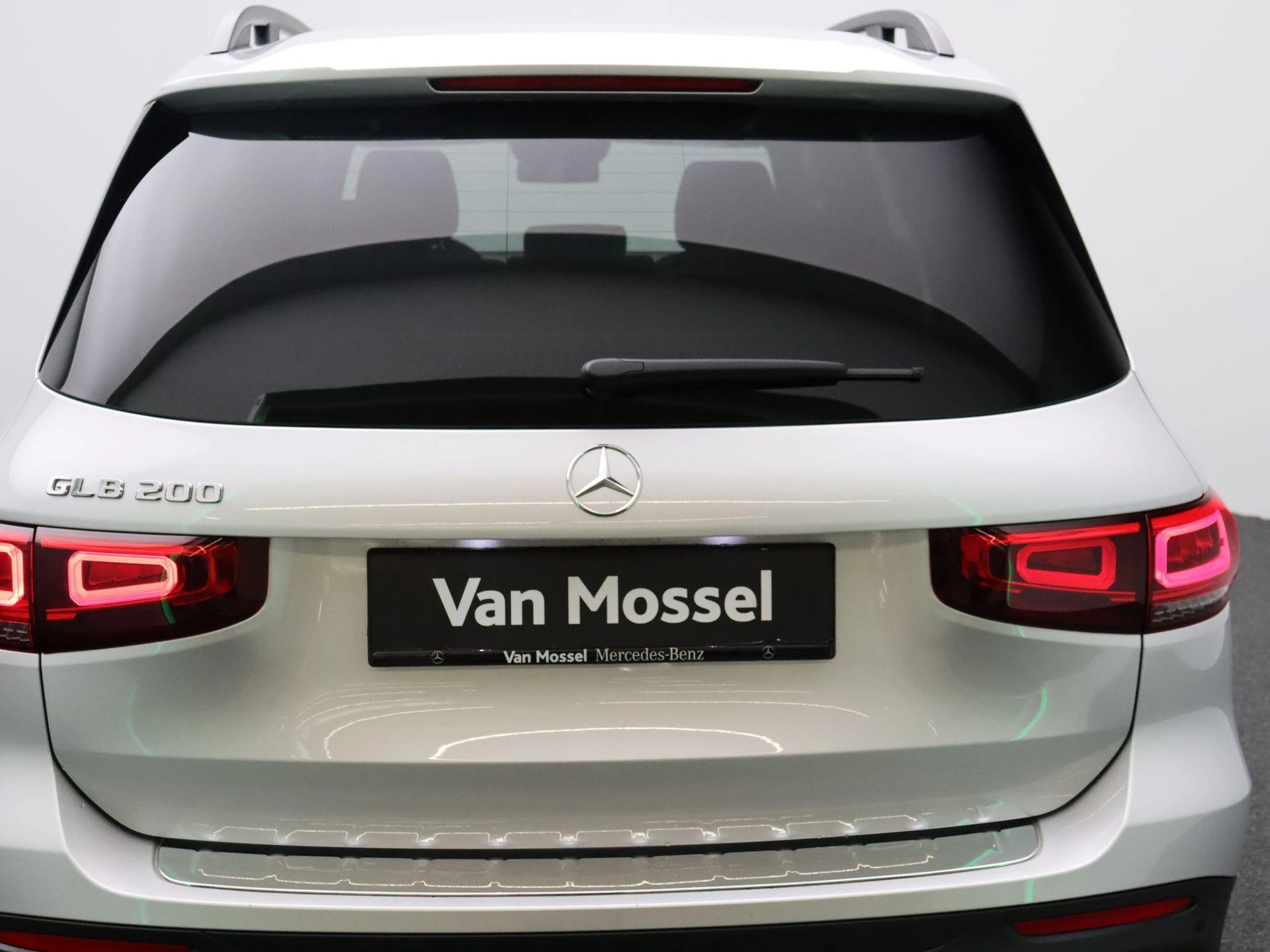 Mercedes-Benz-GLB-image-26