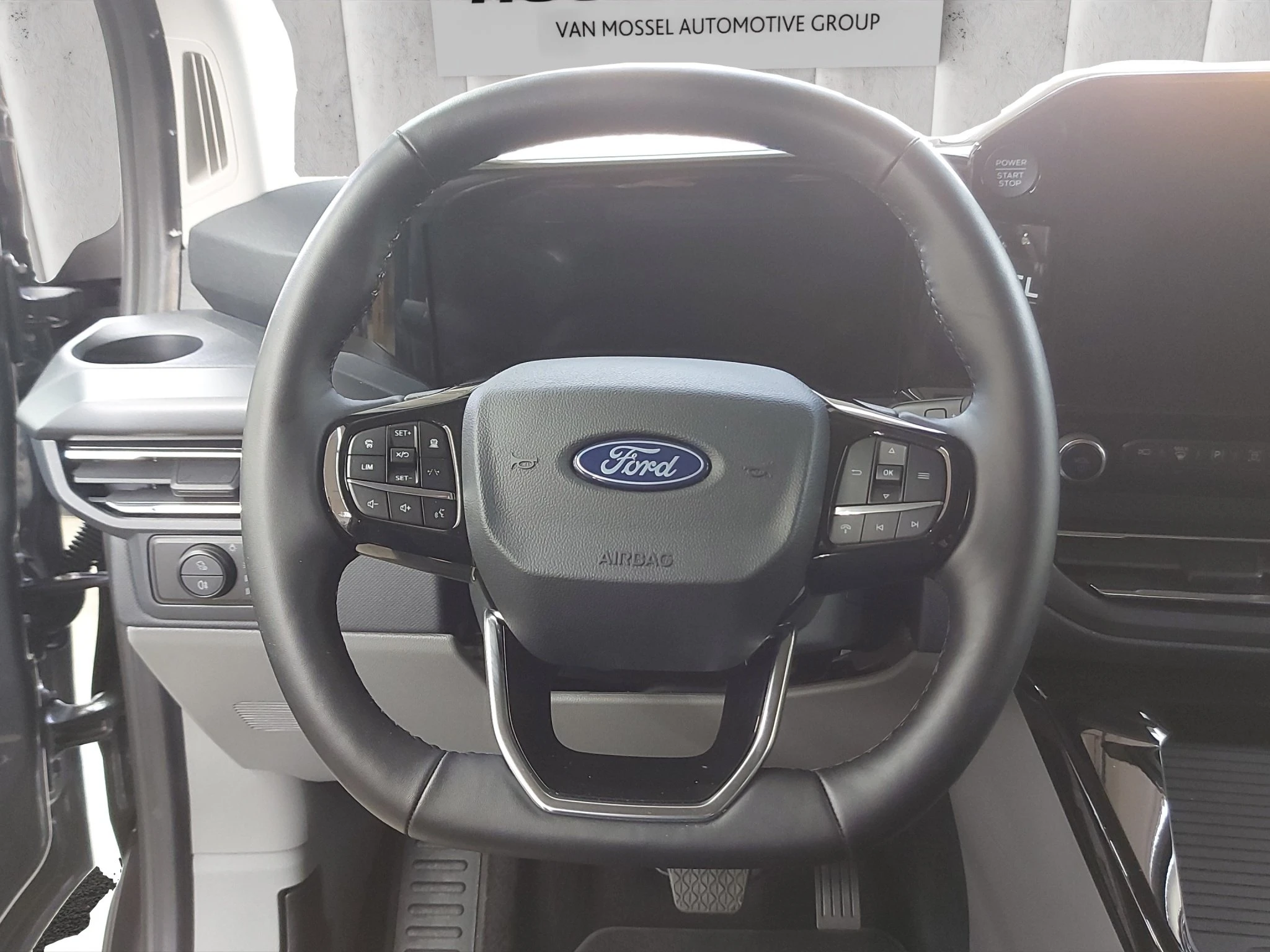 Ford-Tourneo Custom-image-12