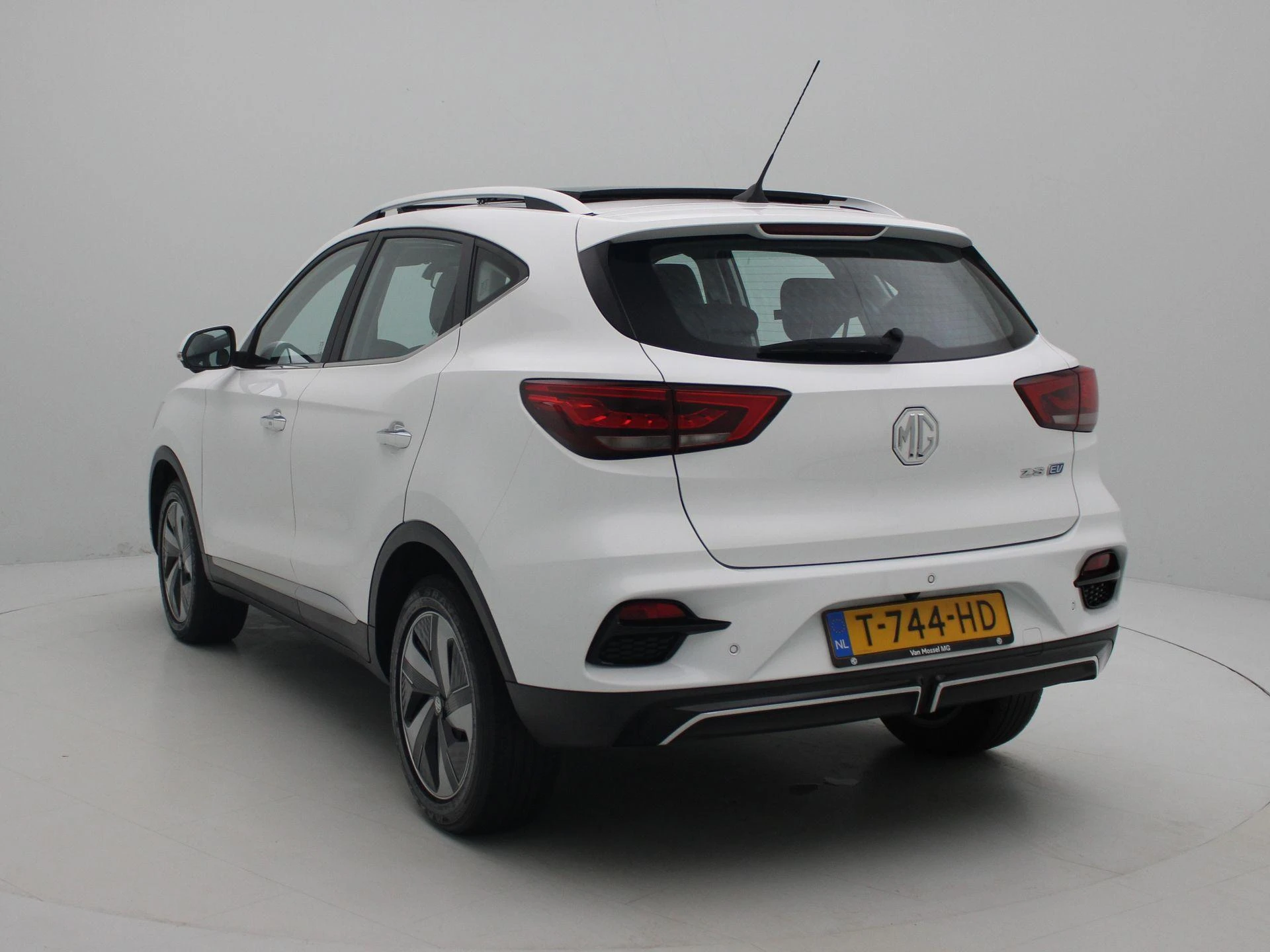 MG-ZS EV-image-2