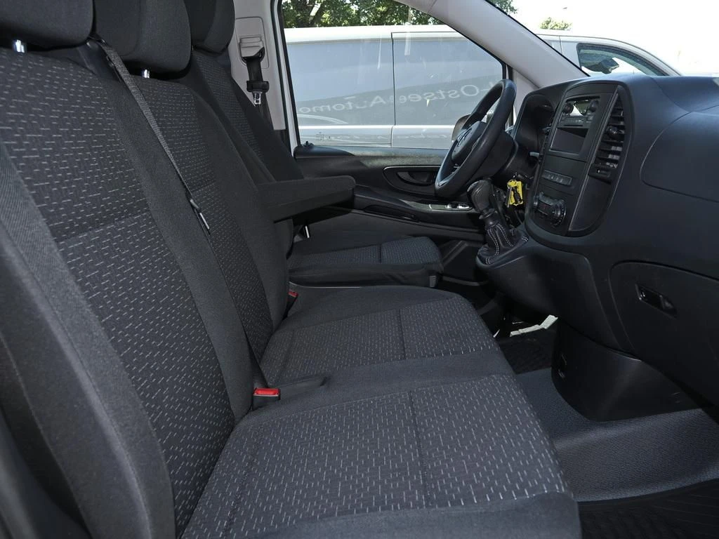 Mercedes-Benz-Vito 110-image-9