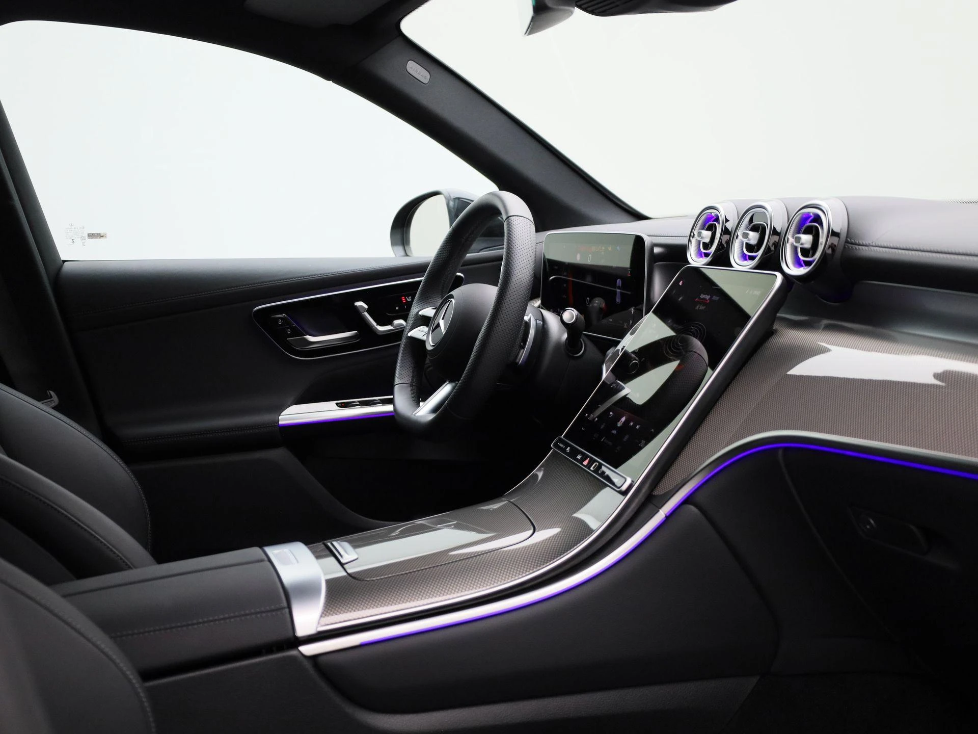 Mercedes-Benz-GLC-image-38