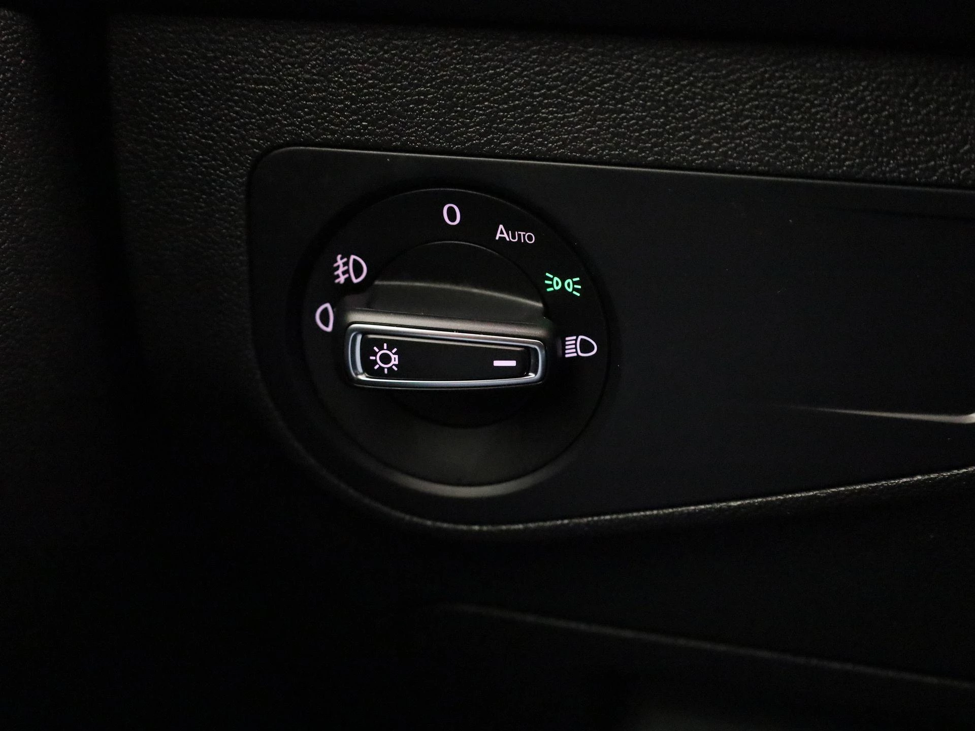 Volkswagen-Tiguan-image-26
