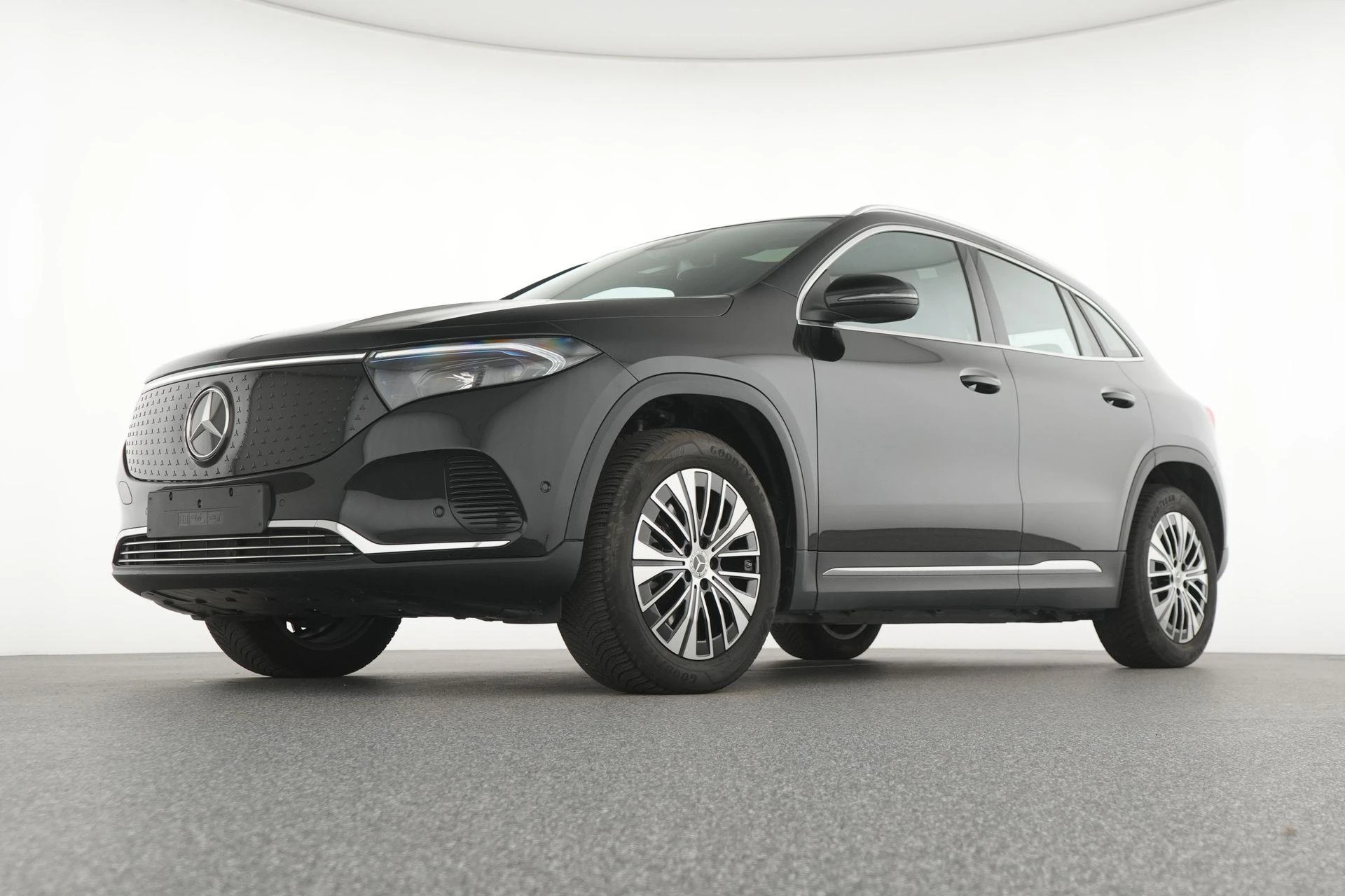 Mercedes-Benz-EQA-image-9
