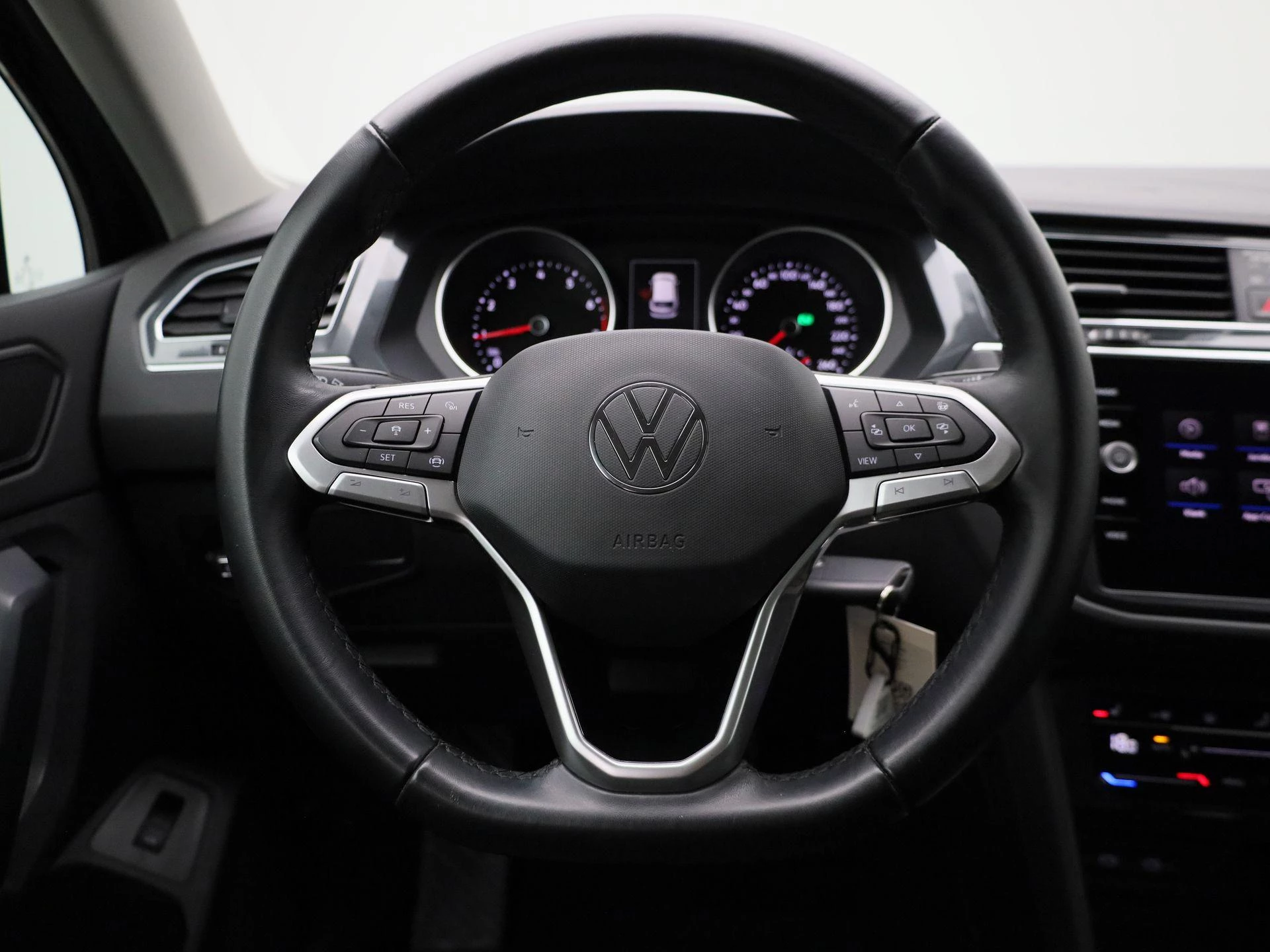 Volkswagen-Tiguan-image-2