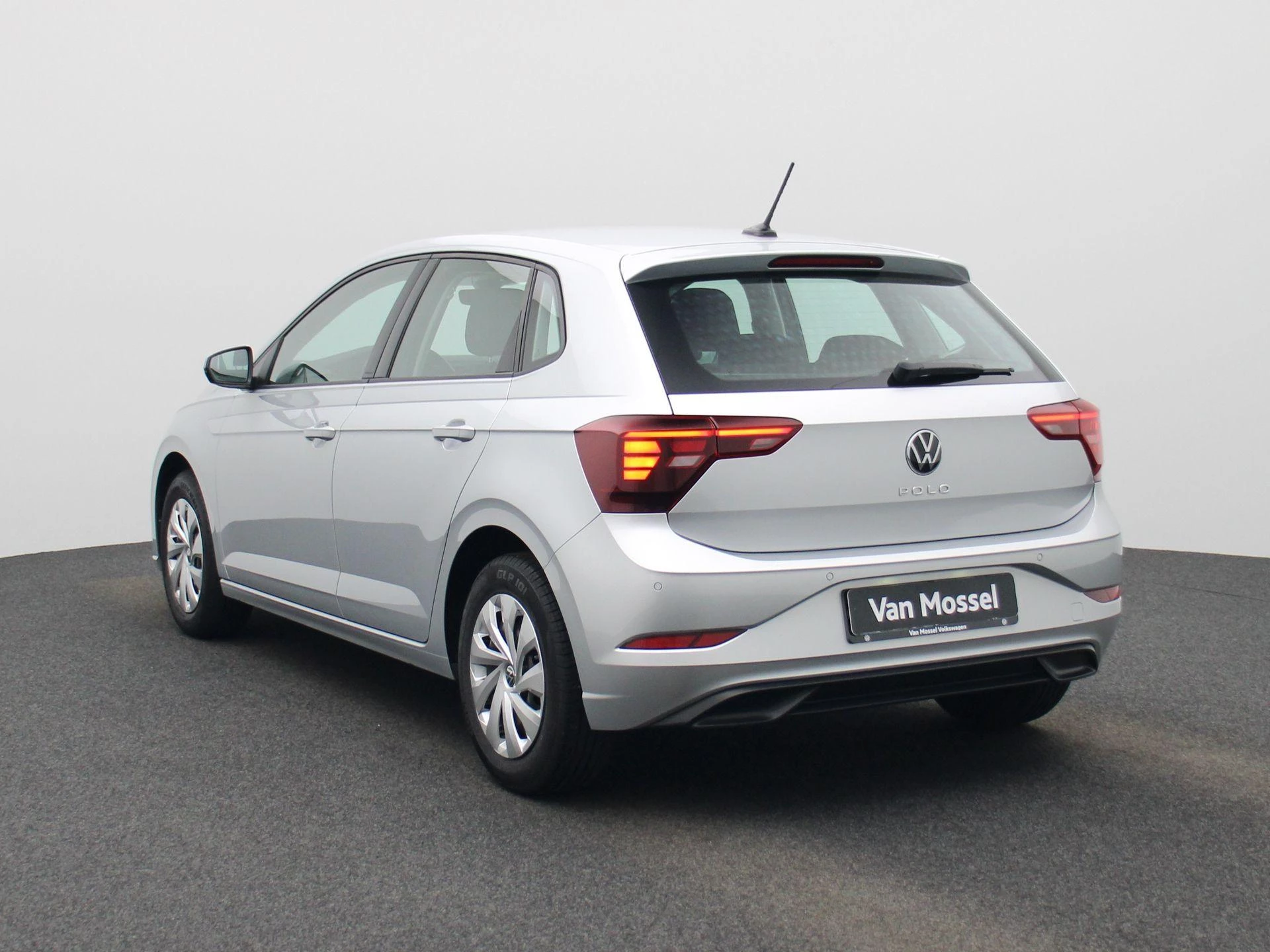 Volkswagen-Polo-image-1