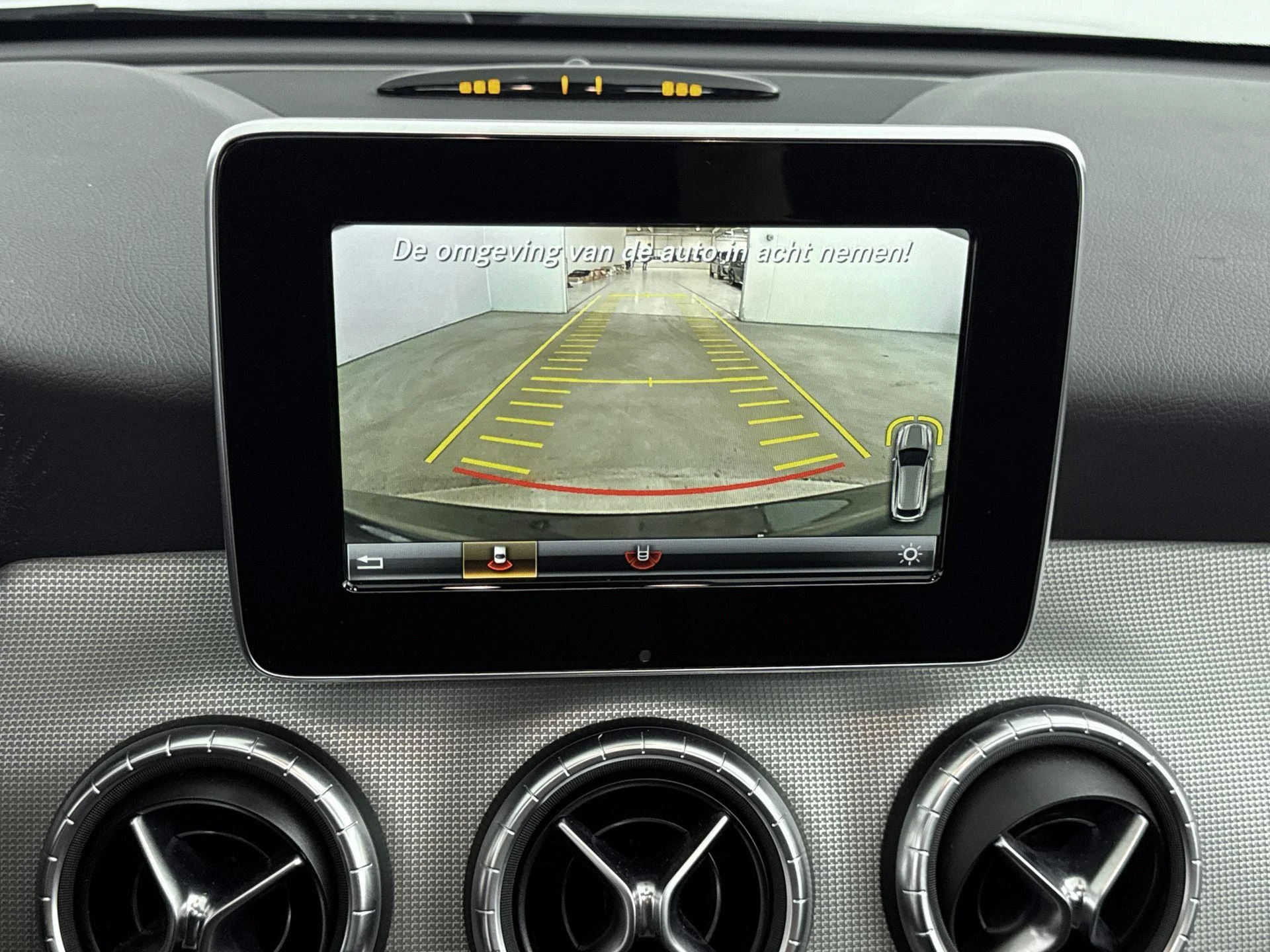 Mercedes-Benz-CLA-image-11