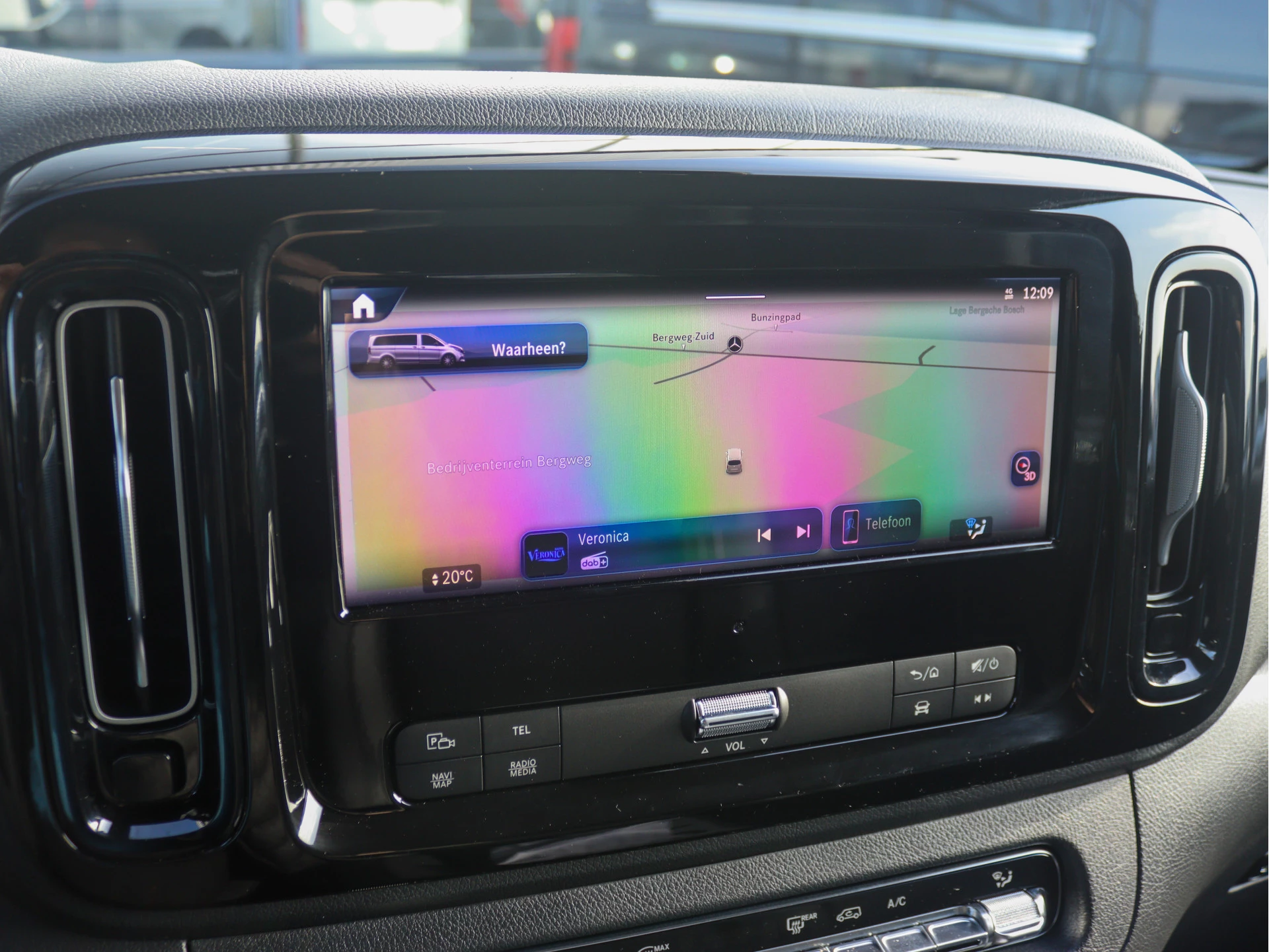 Mercedes-Benz-Vito-image-11