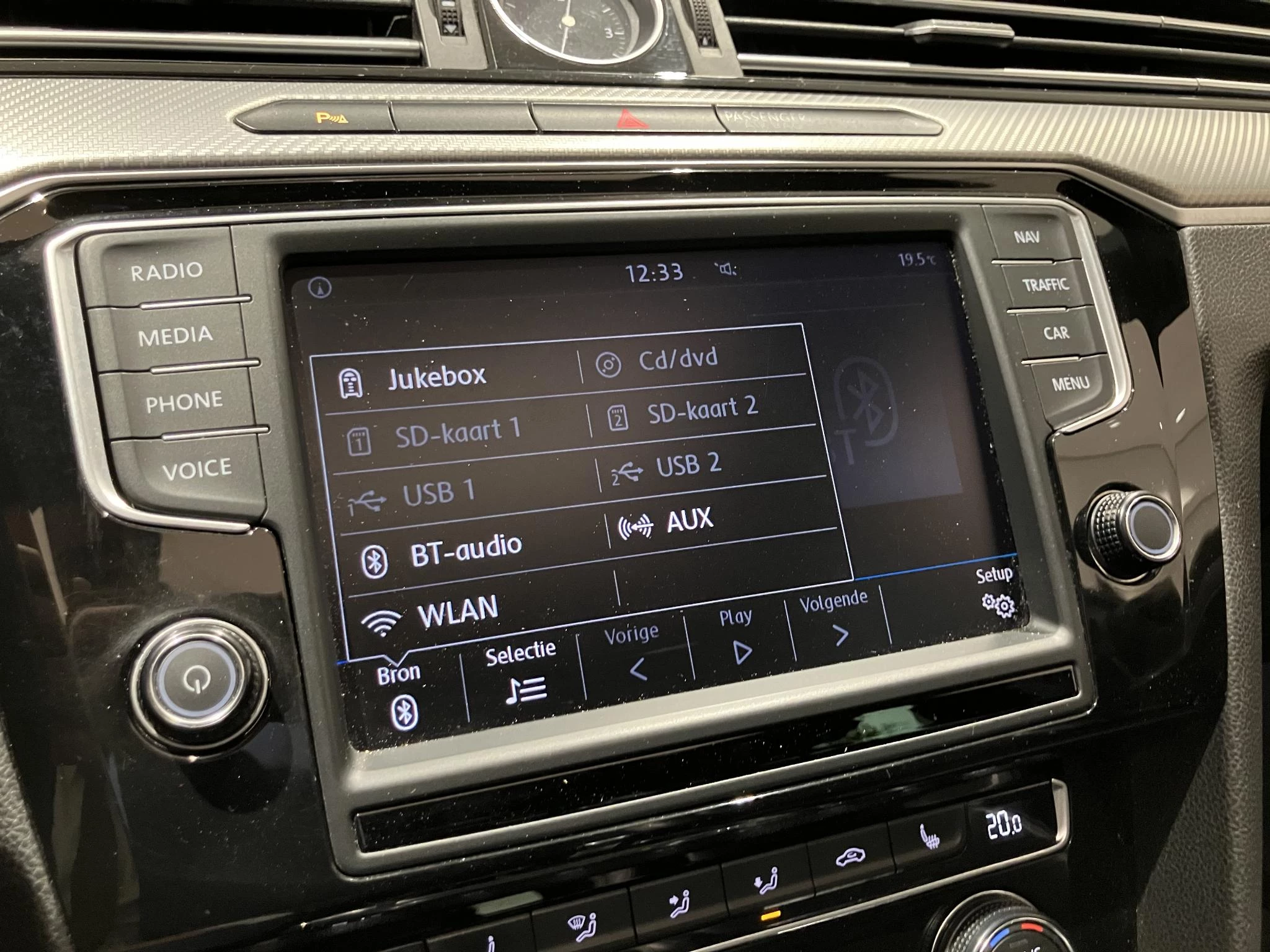 Volkswagen-Passat-image-28