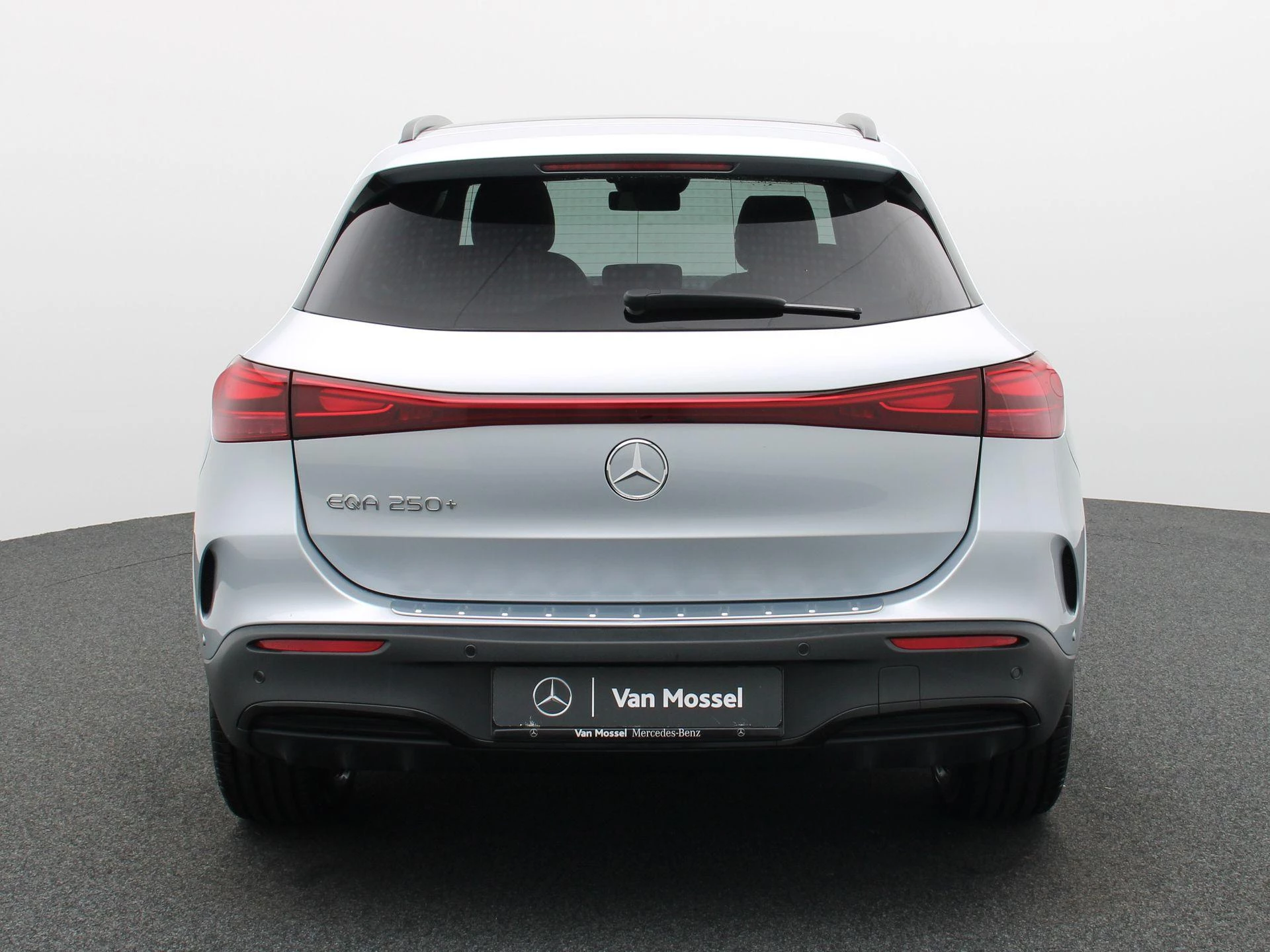 Mercedes-Benz EQA 250+ AMG Line + CARPLAY + PANORAMISCH DAK + NIGHTPAKKET +