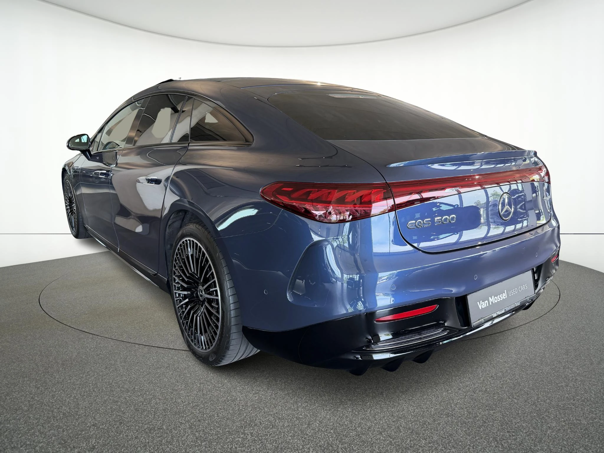 Mercedes-Benz-EQS-image-5