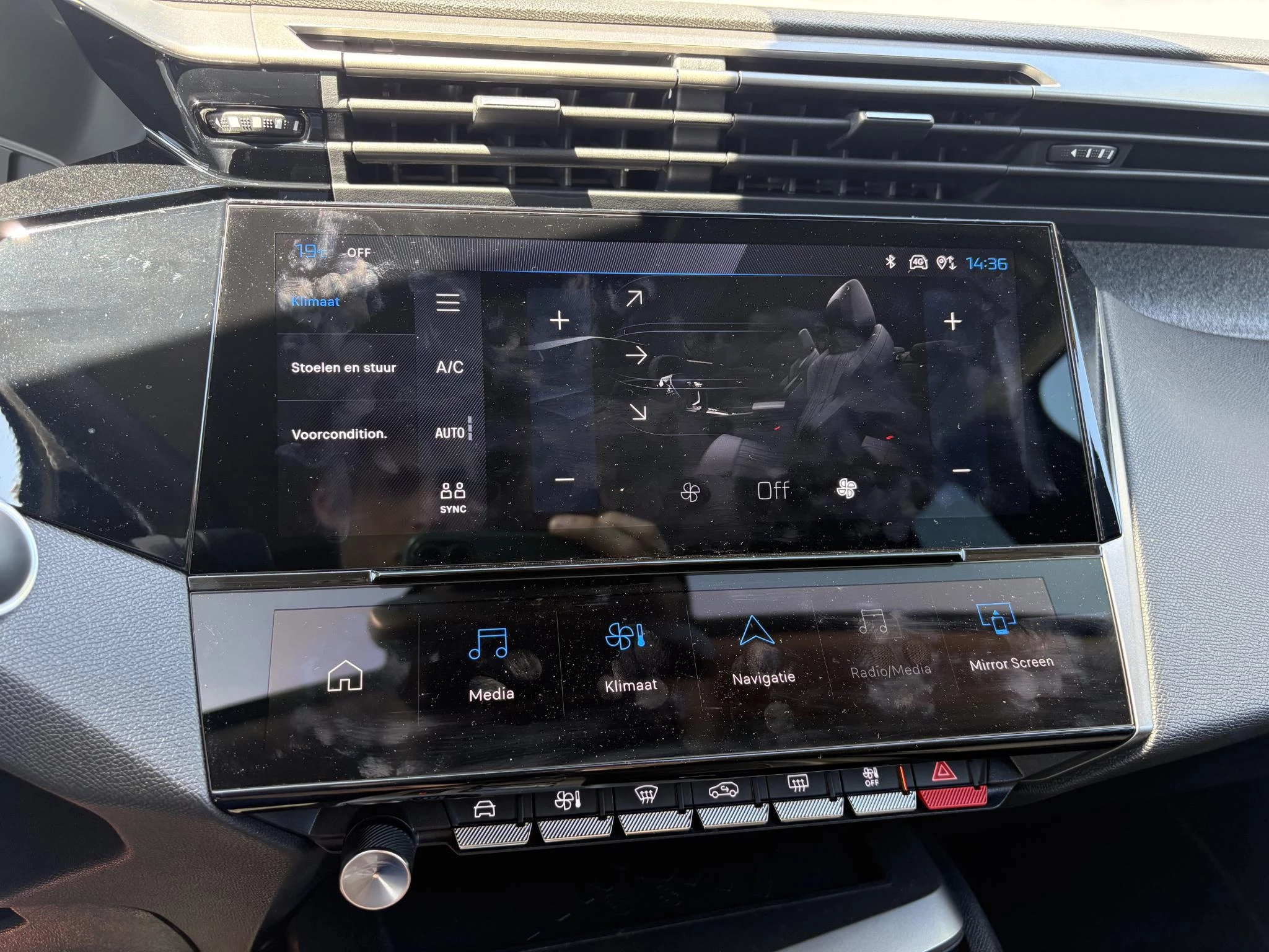 Peugeot-408-image-16