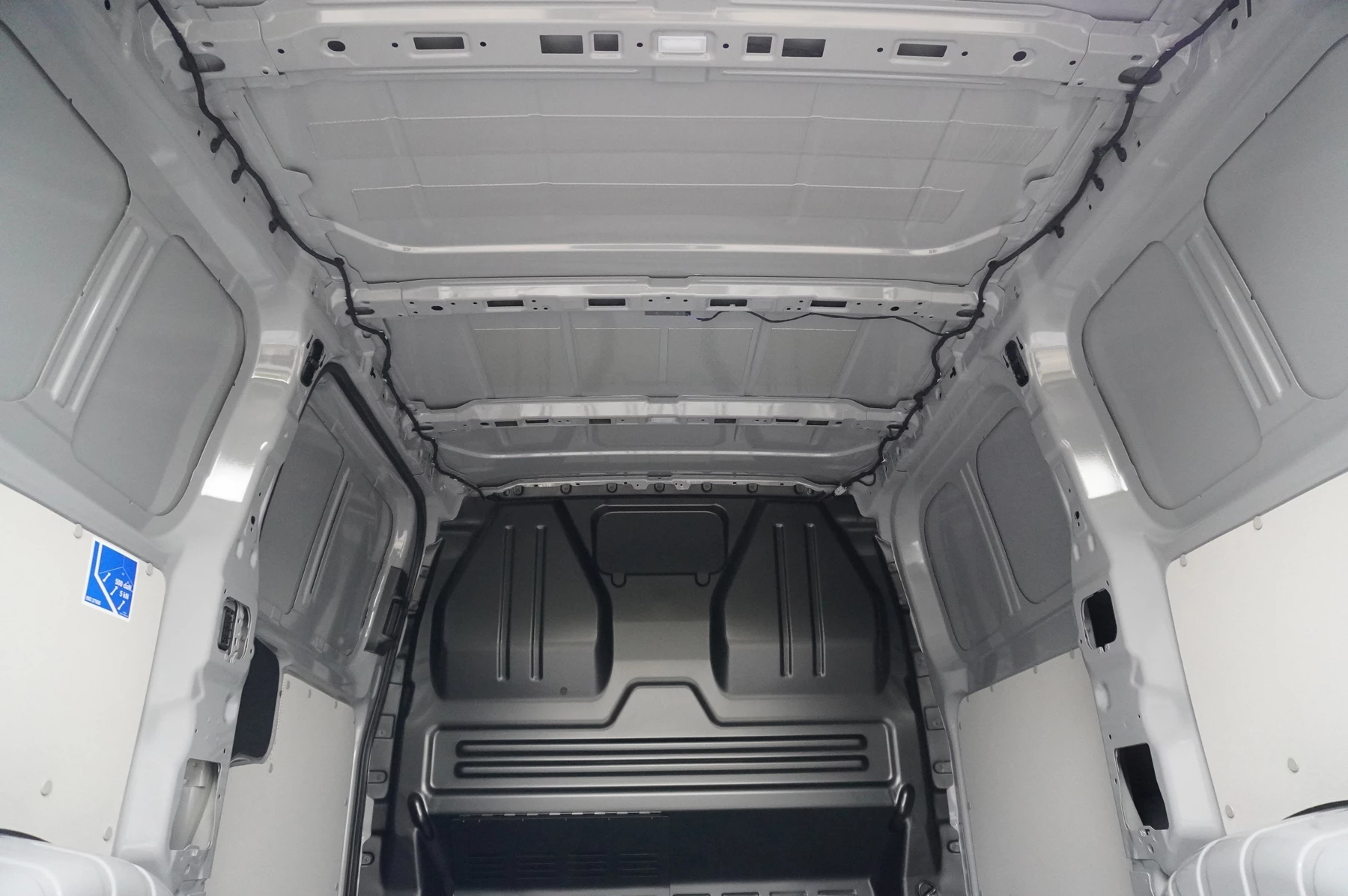 Volkswagen-Transporter-image-10