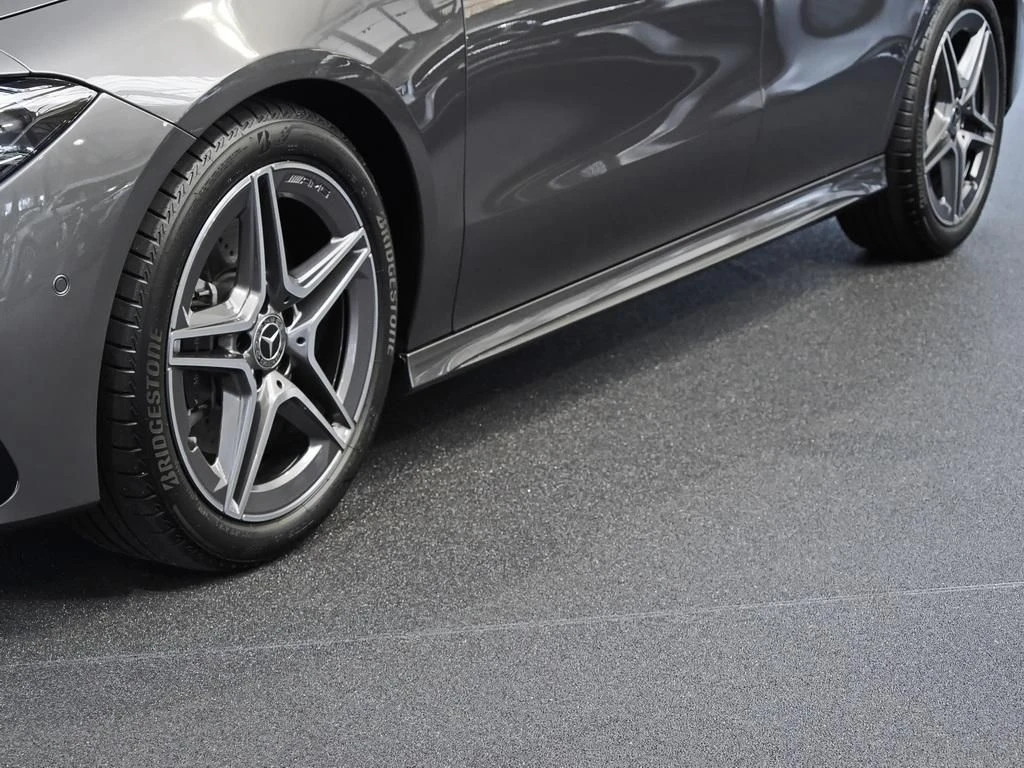 Mercedes-Benz-CLA 200-image-6
