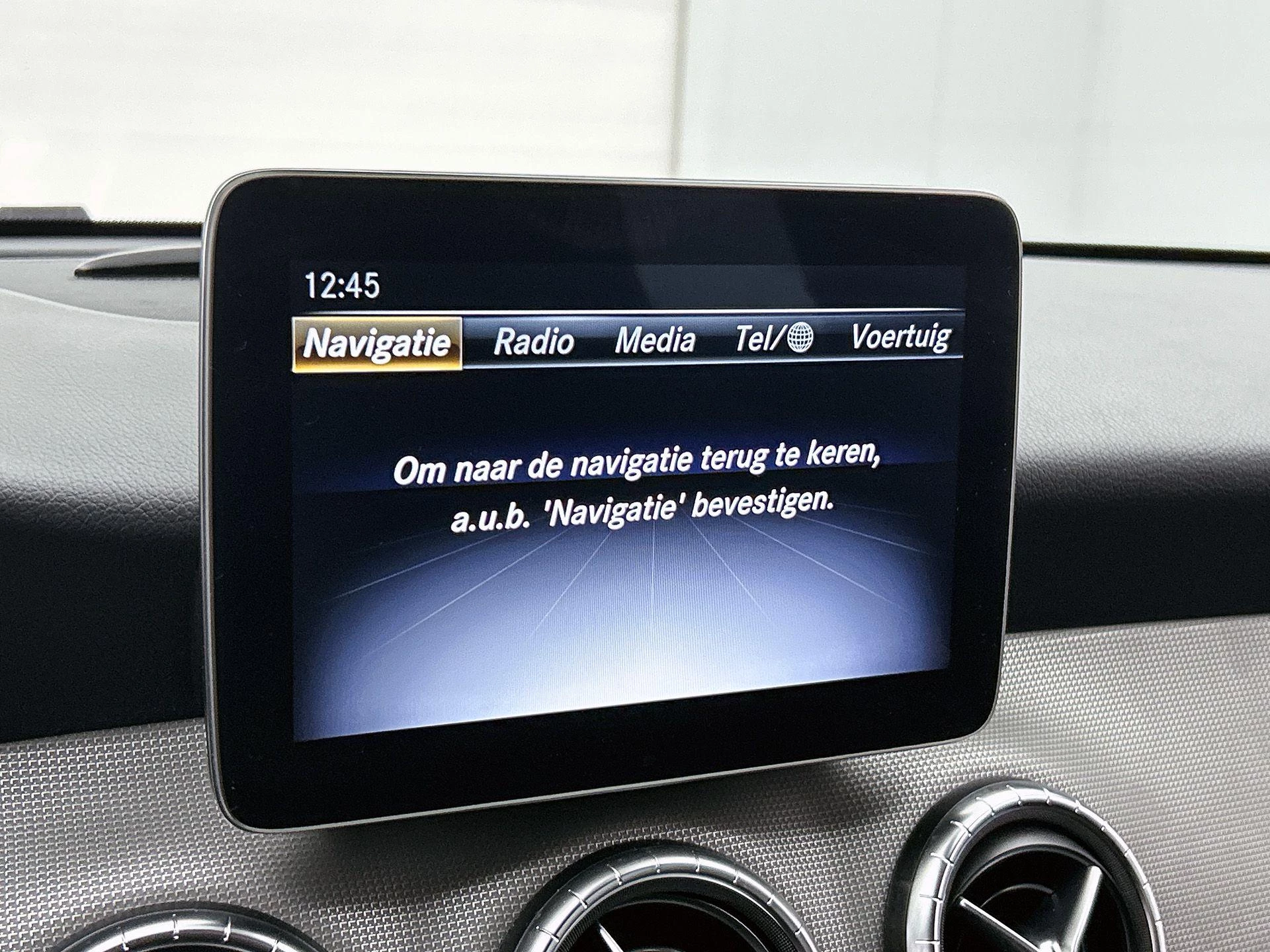 Mercedes-Benz-CLA-image-12