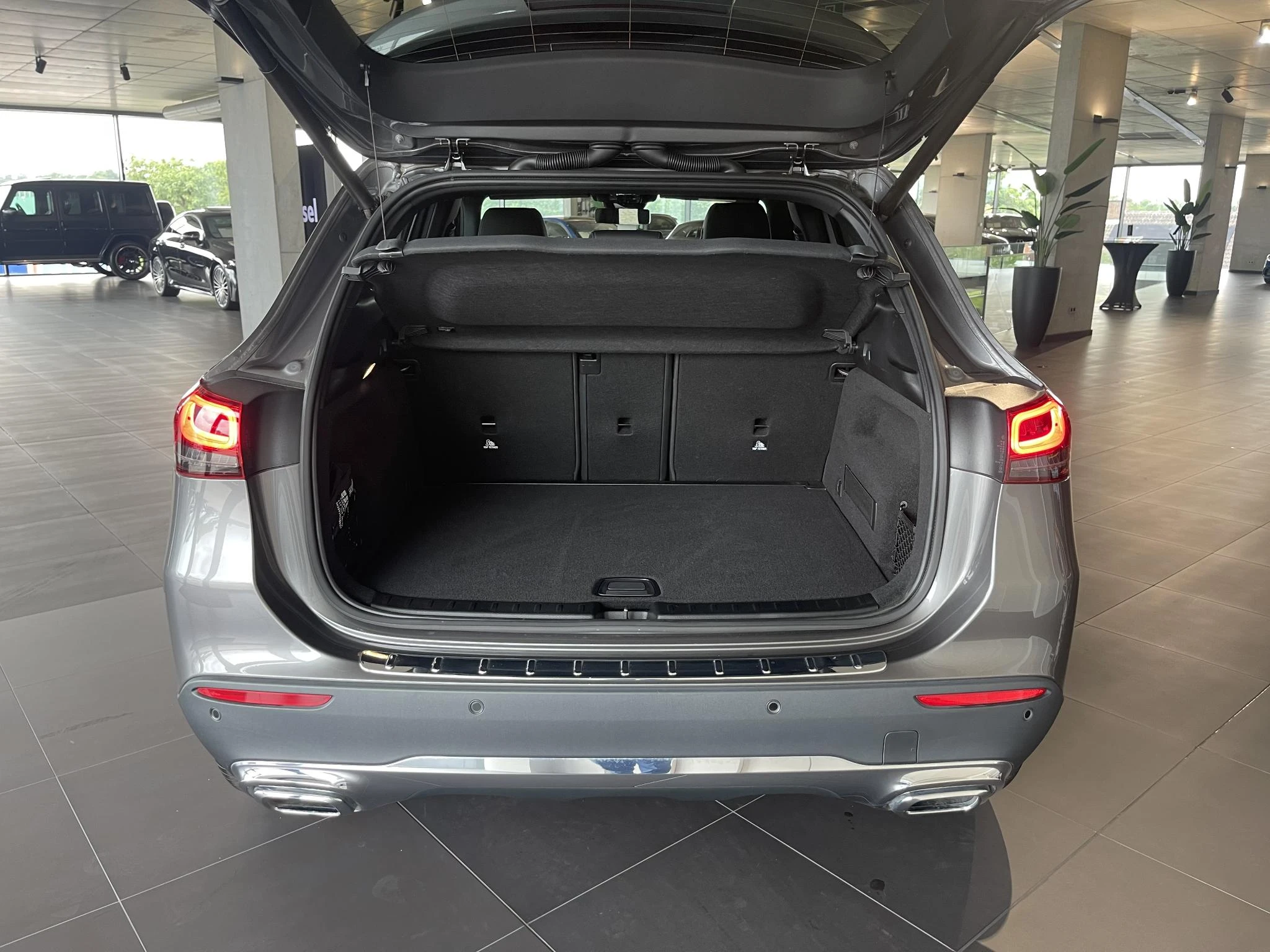 Mercedes-Benz GLA 200 Luxury Line + MULTIBEAM LED + PANO DAK + CARPLAY + TREKHAAK +
