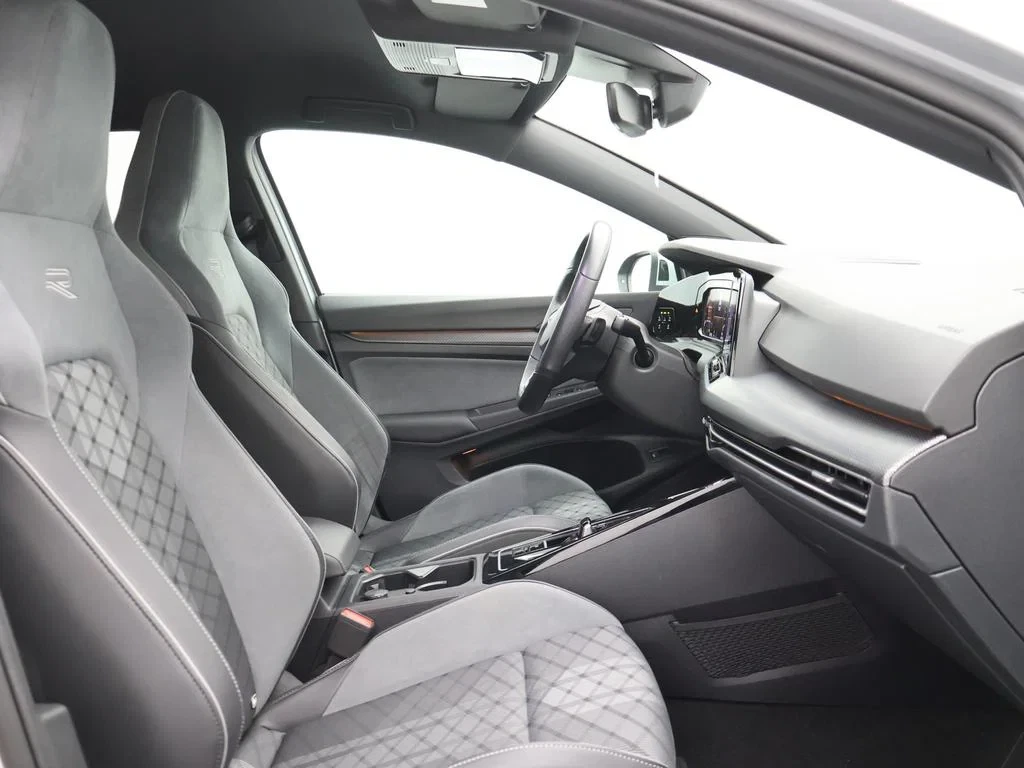 Volkswagen-Golf-image-10