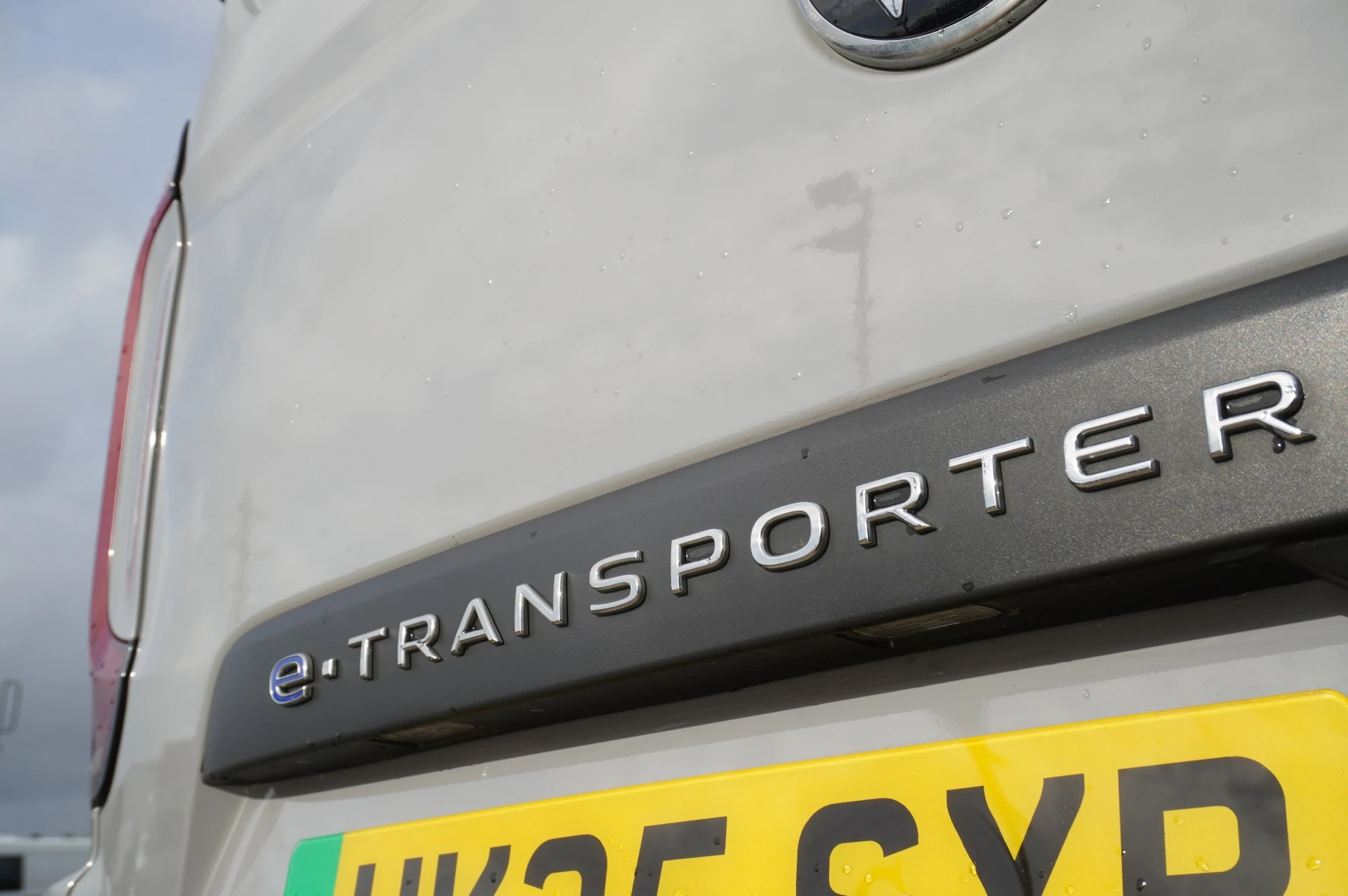 Volkswagen-Transporter-image-46