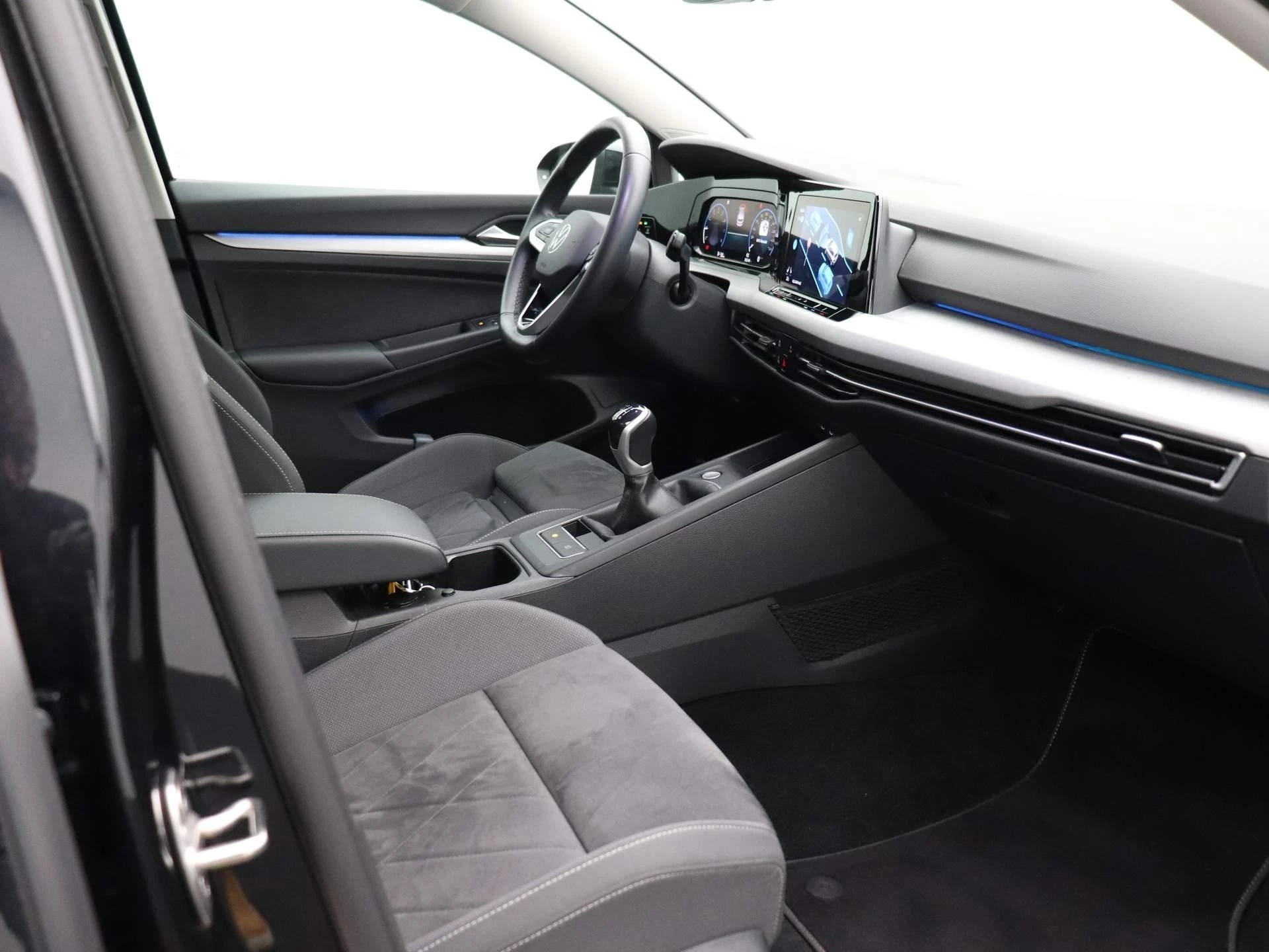 Volkswagen-Golf-image-35