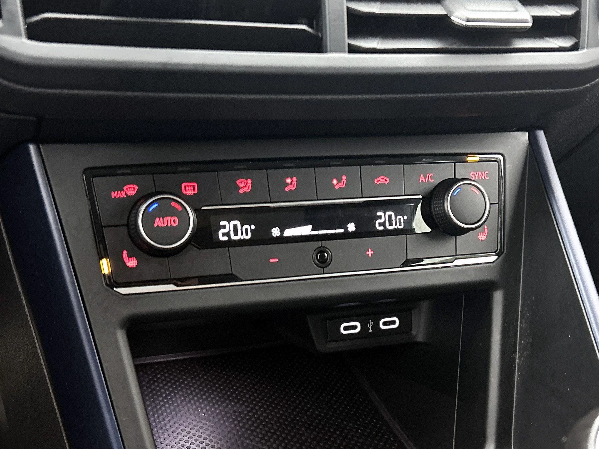 Volkswagen-Polo-image-23