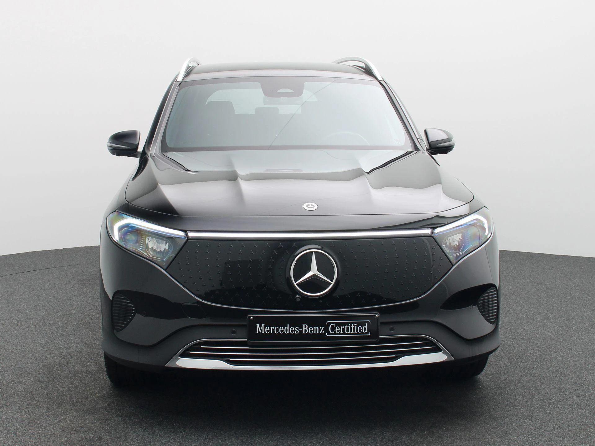 Mercedes-Benz-EQB-image-2