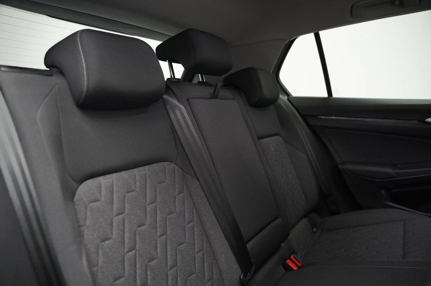 Volkswagen-Golf-image-28