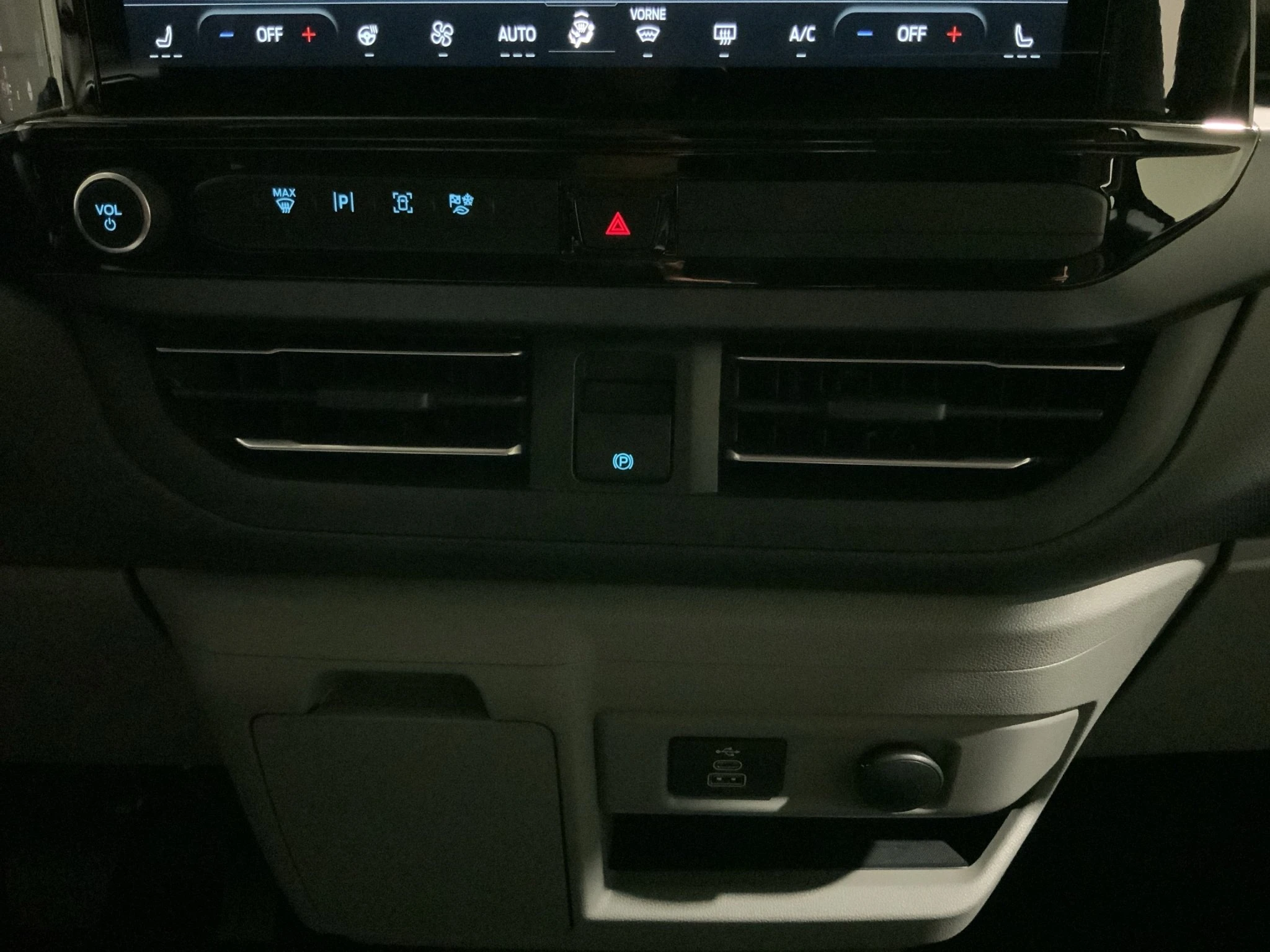 Ford-Tourneo Custom-image-13