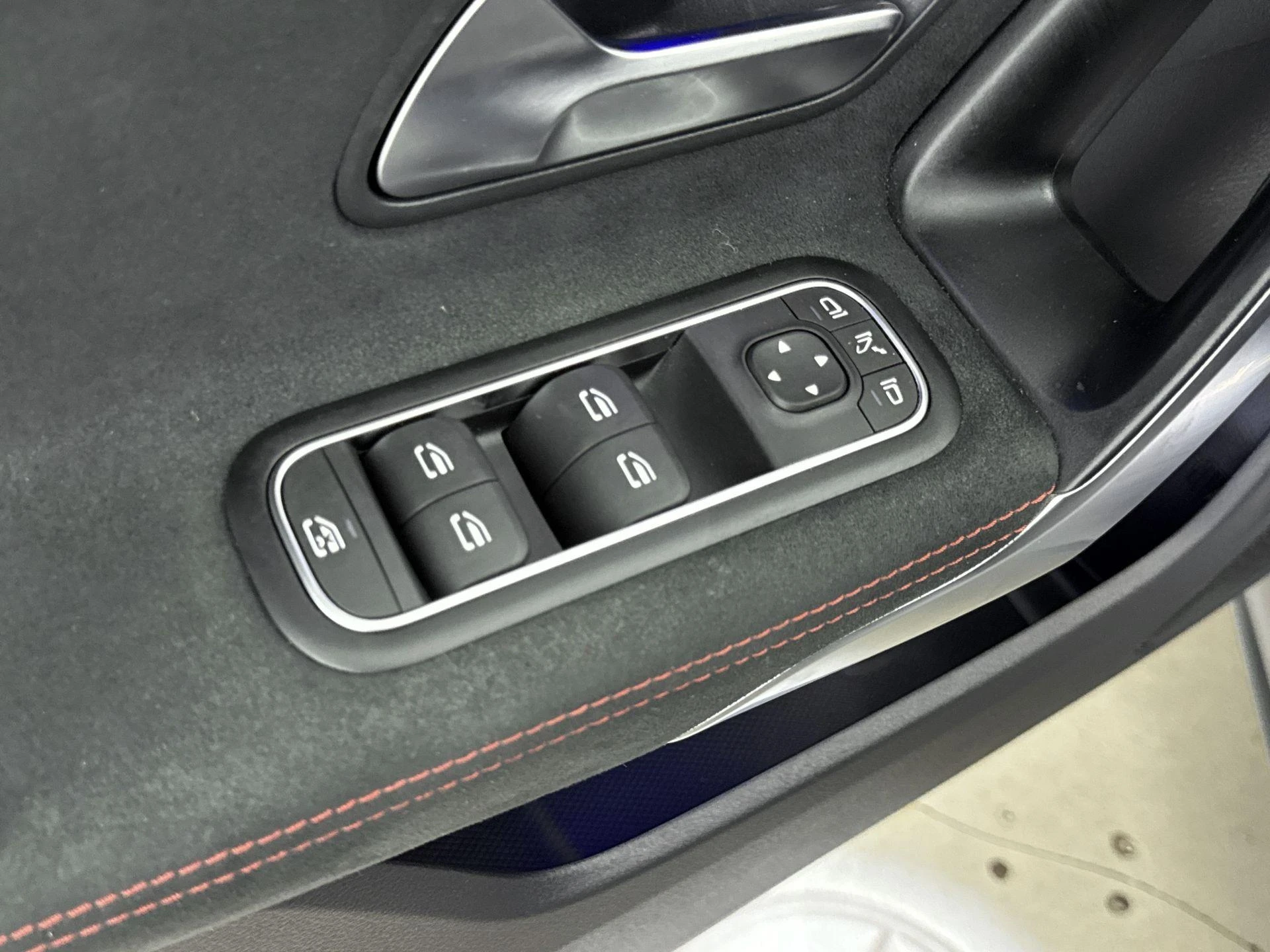 Mercedes-Benz-CLA-image-9