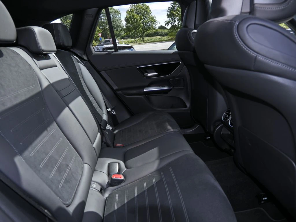 Mercedes-Benz-GLC 220 d-image-13