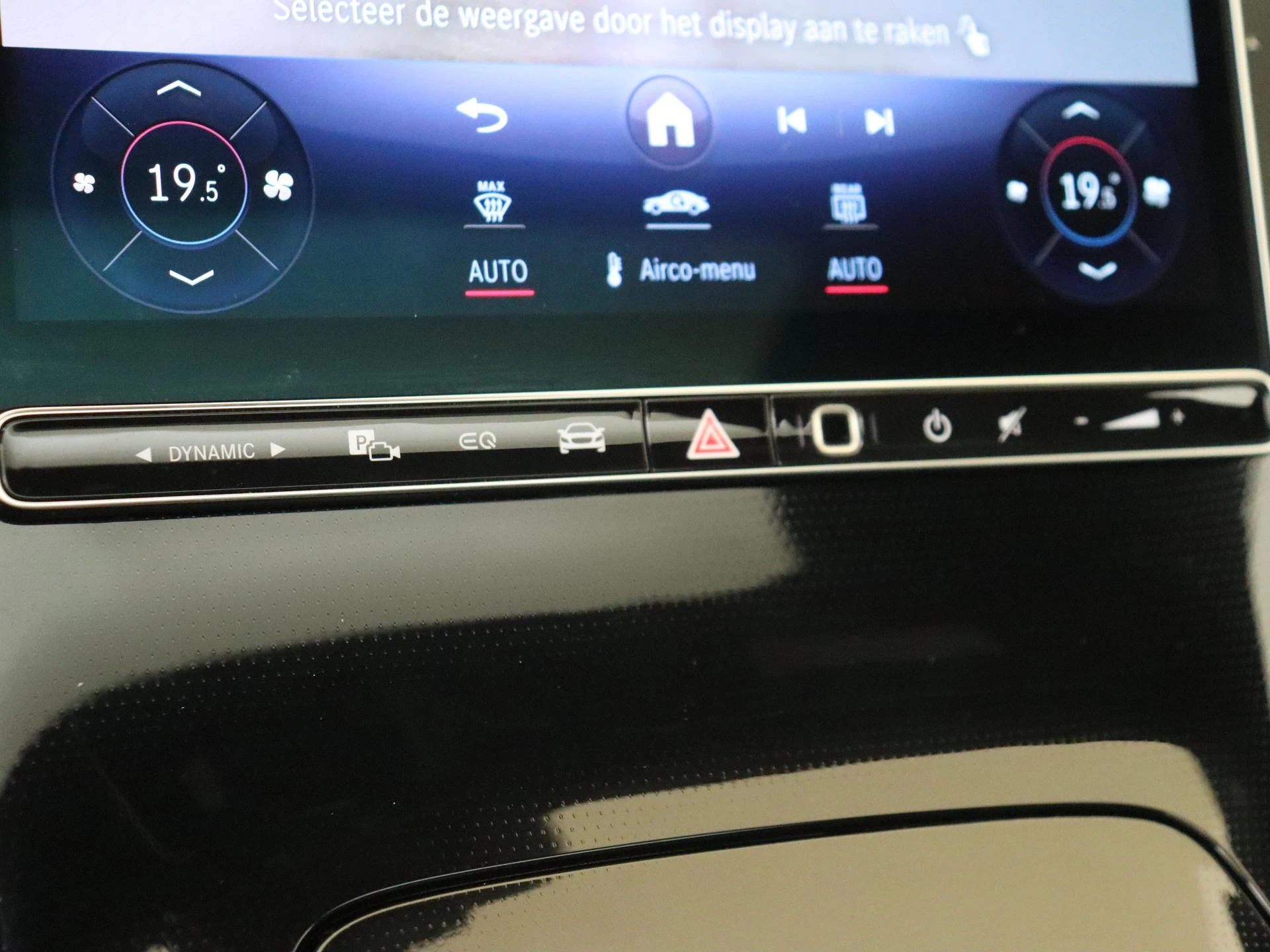 Mercedes-Benz-EQS-image-20